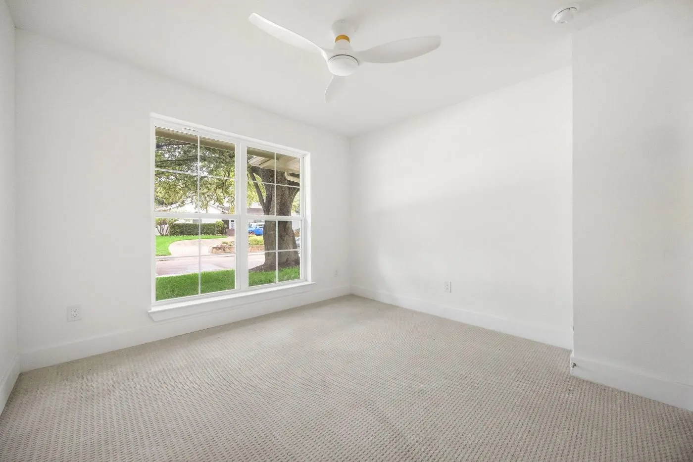 Single Family Residence For Sale in Dallas County , 6214 Glennox Lane, Dallas, Texas 75214, 4 Bedroom, 3 Bathroom, 2 Garage spaces, 3,177 Sqft, built in 1970, mls#21392335, Real Estate Agent in Dallas, Homes For Sale in Dallas county, Homes For Sale in Dallas, Realtor in Dallas Texas, Real Estate Brokerage Independent Realty Texas, Luminita Cordes Realtor