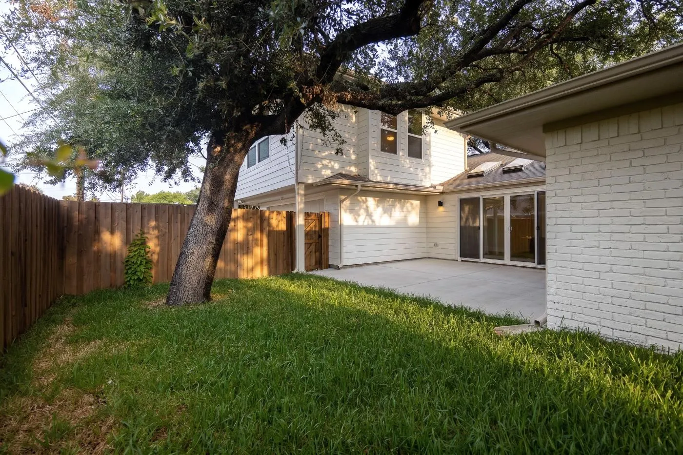 Single Family Residence For Sale in Dallas County , 6214 Glennox Lane, Dallas, Texas 75214, 4 Bedroom, 3 Bathroom, 2 Garage spaces, 3,177 Sqft, built in 1970, mls#21392335, Real Estate Agent in Dallas, Homes For Sale in Dallas county, Homes For Sale in Dallas, Realtor in Dallas Texas, Real Estate Brokerage Independent Realty Texas, Luminita Cordes Realtor