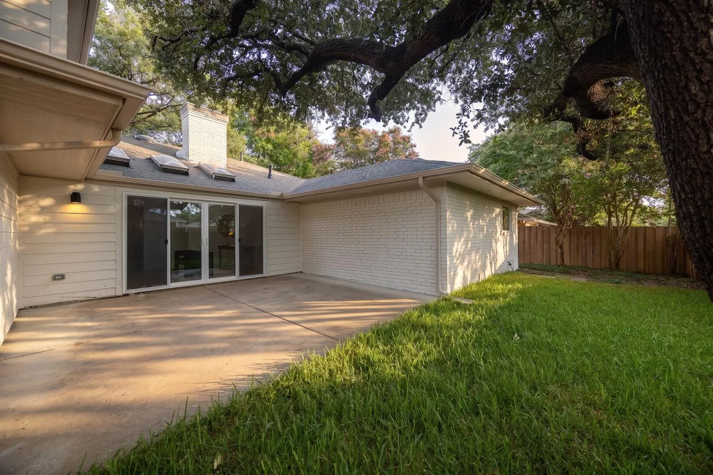 Single Family Residence For Sale in Dallas County , 6214 Glennox Lane, Dallas, Texas 75214, 4 Bedroom, 3 Bathroom, 2 Garage spaces, 3,177 Sqft, built in 1970, mls#21392335, Real Estate Agent in Dallas, Homes For Sale in Dallas county, Homes For Sale in Dallas, Realtor in Dallas Texas, Real Estate Brokerage Independent Realty Texas, Luminita Cordes Realtor