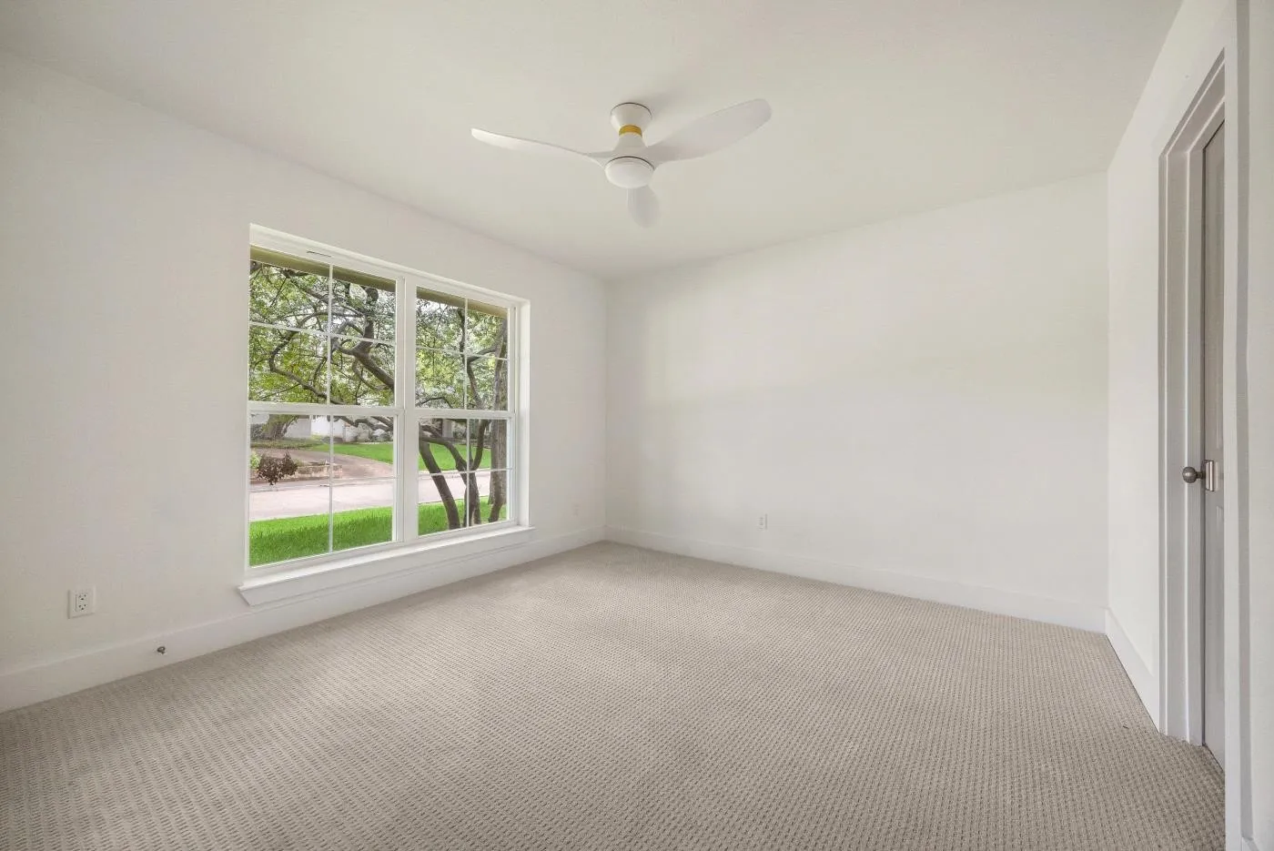 Single Family Residence For Sale in Dallas County , 6214 Glennox Lane, Dallas, Texas 75214, 4 Bedroom, 3 Bathroom, 2 Garage spaces, 3,177 Sqft, built in 1970, mls#21392335, Real Estate Agent in Dallas, Homes For Sale in Dallas county, Homes For Sale in Dallas, Realtor in Dallas Texas, Real Estate Brokerage Independent Realty Texas, Luminita Cordes Realtor