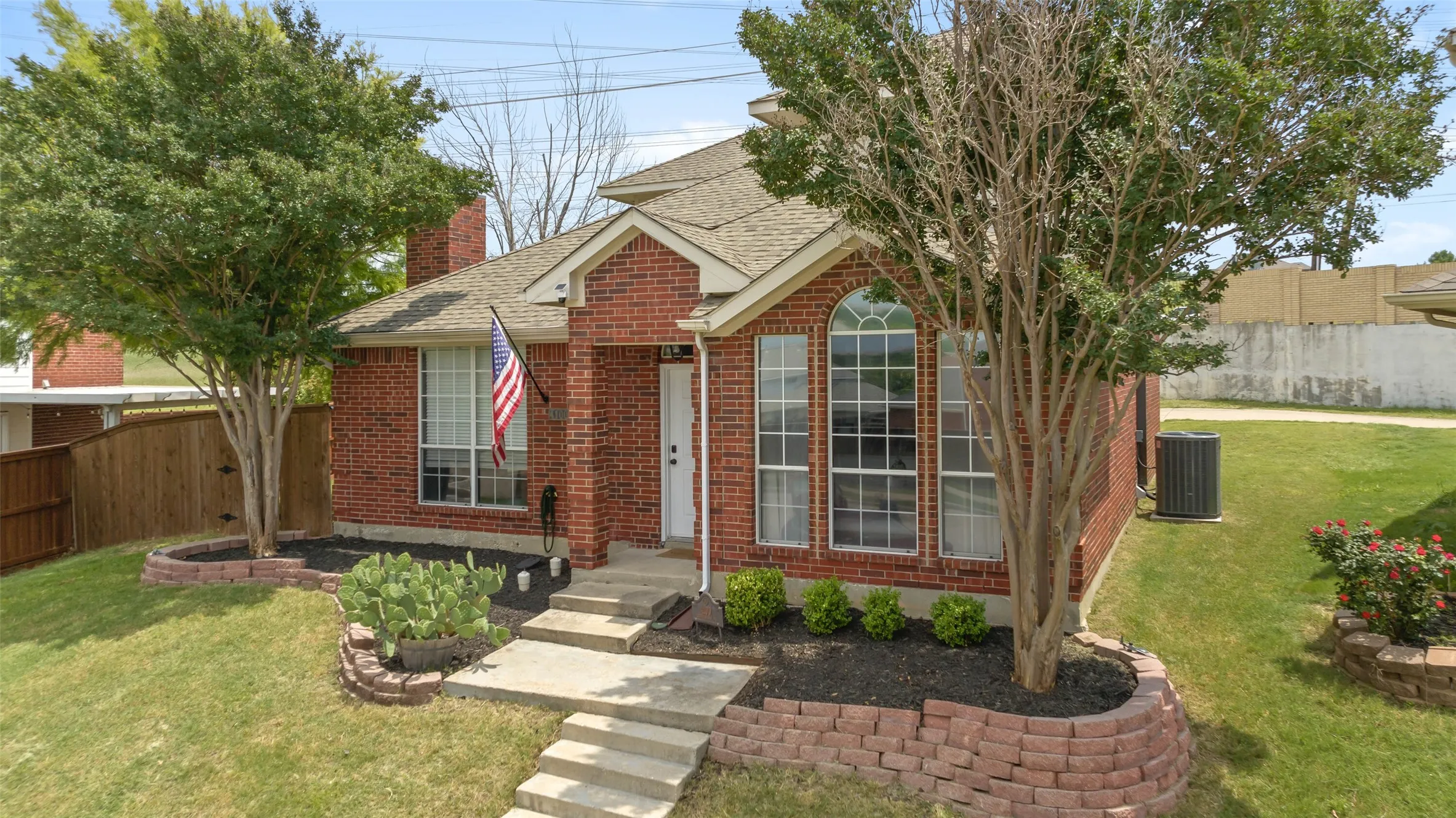 Single Family Residence For Rent in Denton County , 4100 Creekhollow Drive, Carrollton, Texas 75010, 3 Bedroom, 2 Bathroom, 2 Garage spaces, 1,497 Sqft, built in 1998, mls#21371437, Real Estate Agent in Carrollton, Homes For Rent in Denton county, Homes For Rent in Carrollton, Realtor in Carrollton Texas, Real Estate Brokerage Independent Realty Texas, Luminita Cordes Realtor