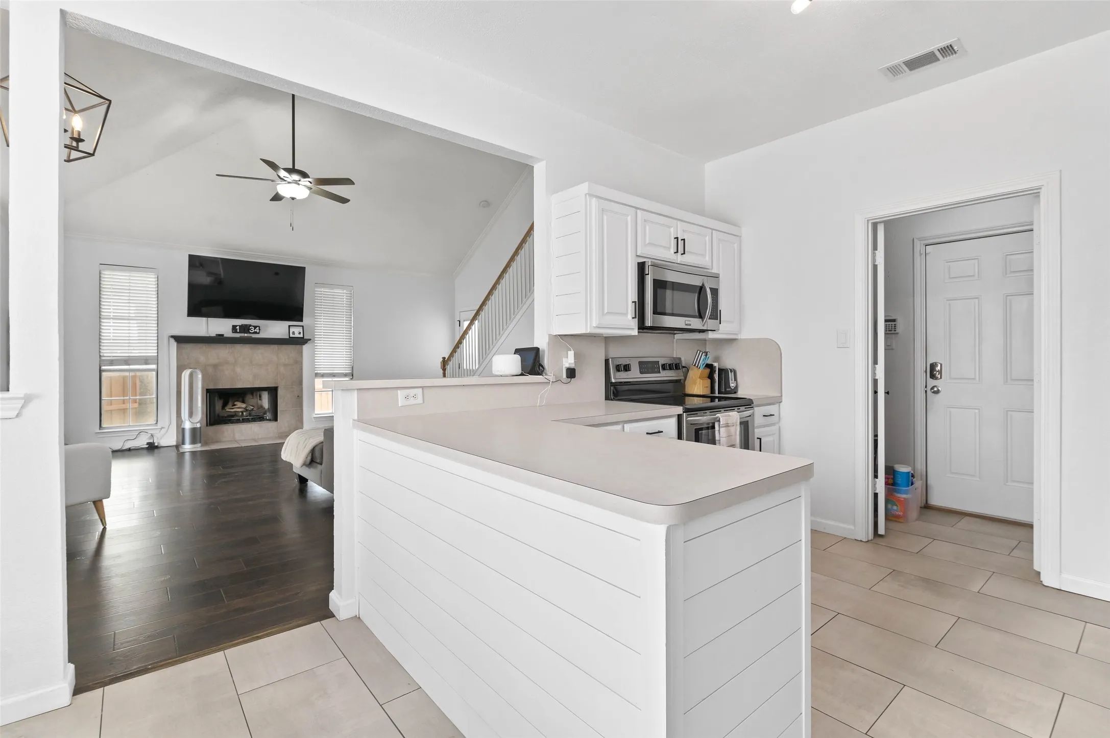 Single Family Residence For Rent in Denton County , 4100 Creekhollow Drive, Carrollton, Texas 75010, 3 Bedroom, 2 Bathroom, 2 Garage spaces, 1,497 Sqft, built in 1998, mls#21371437, Real Estate Agent in Carrollton, Homes For Rent in Denton county, Homes For Rent in Carrollton, Realtor in Carrollton Texas, Real Estate Brokerage Independent Realty Texas, Luminita Cordes Realtor