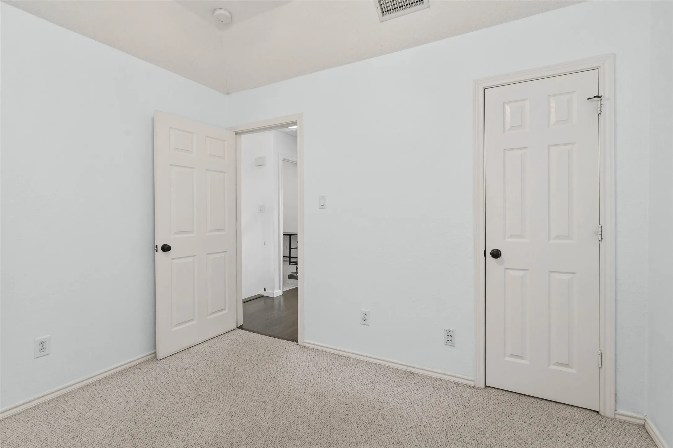 Single Family Residence For Rent in Denton County , 4100 Creekhollow Drive, Carrollton, Texas 75010, 3 Bedroom, 2 Bathroom, 2 Garage spaces, 1,497 Sqft, built in 1998, mls#21371437, Real Estate Agent in Carrollton, Homes For Rent in Denton county, Homes For Rent in Carrollton, Realtor in Carrollton Texas, Real Estate Brokerage Independent Realty Texas, Luminita Cordes Realtor