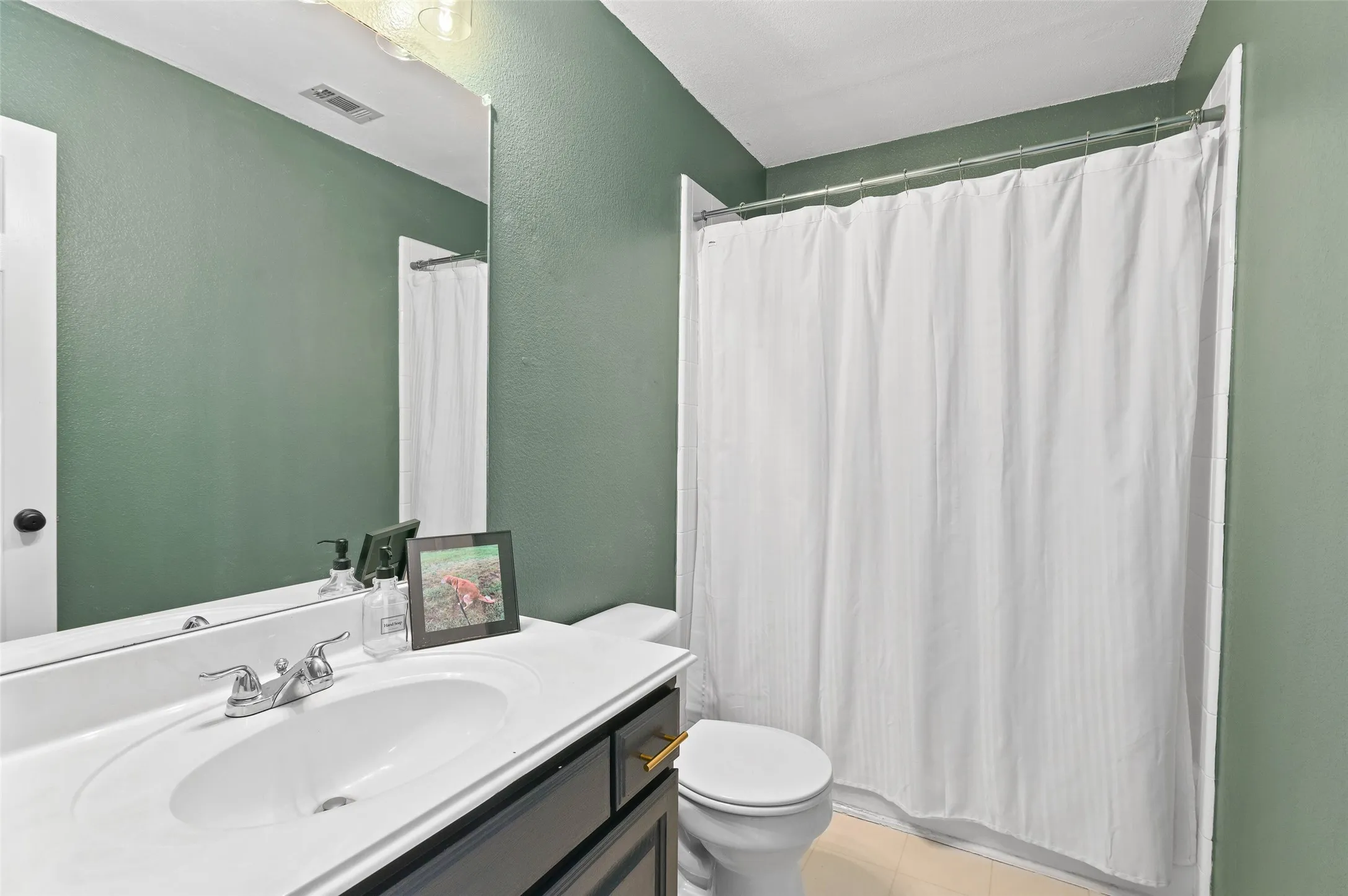 Single Family Residence For Rent in Denton County , 4100 Creekhollow Drive, Carrollton, Texas 75010, 3 Bedroom, 2 Bathroom, 2 Garage spaces, 1,497 Sqft, built in 1998, mls#21371437, Real Estate Agent in Carrollton, Homes For Rent in Denton county, Homes For Rent in Carrollton, Realtor in Carrollton Texas, Real Estate Brokerage Independent Realty Texas, Luminita Cordes Realtor