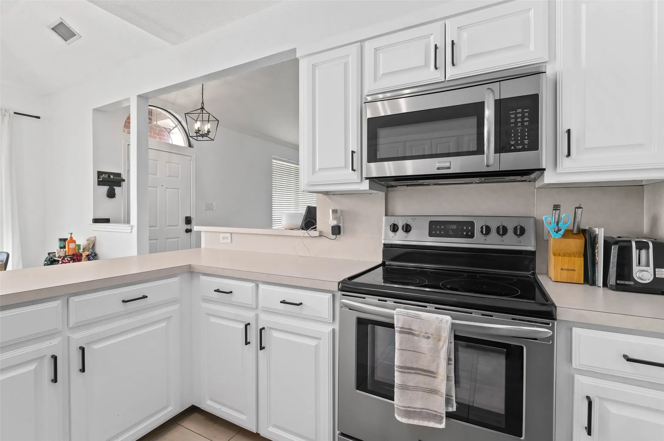 Single Family Residence For Rent in Denton County , 4100 Creekhollow Drive, Carrollton, Texas 75010, 3 Bedroom, 2 Bathroom, 2 Garage spaces, 1,497 Sqft, built in 1998, mls#21371437, Real Estate Agent in Carrollton, Homes For Rent in Denton county, Homes For Rent in Carrollton, Realtor in Carrollton Texas, Real Estate Brokerage Independent Realty Texas, Luminita Cordes Realtor