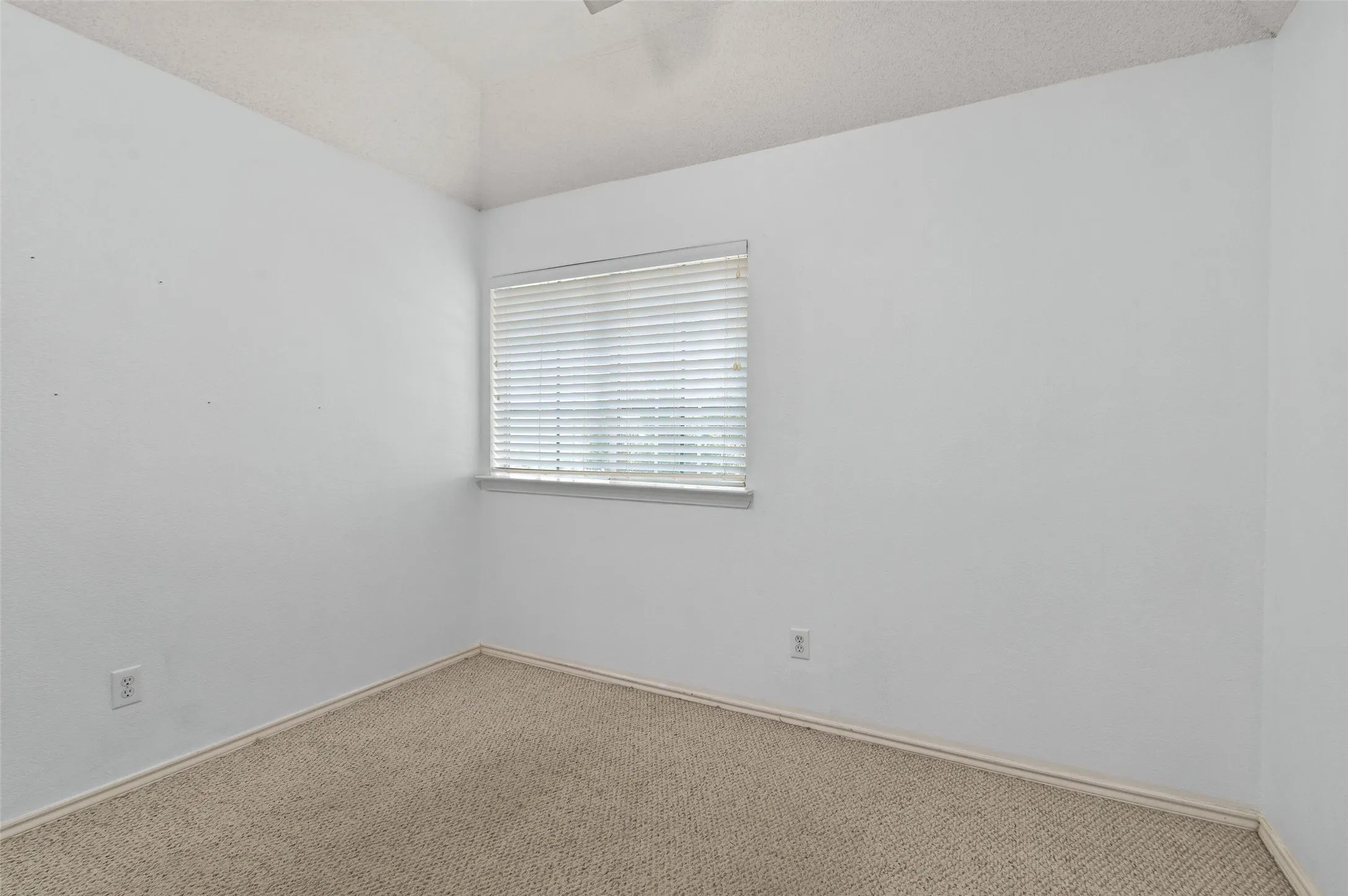 Single Family Residence For Rent in Denton County , 4100 Creekhollow Drive, Carrollton, Texas 75010, 3 Bedroom, 2 Bathroom, 2 Garage spaces, 1,497 Sqft, built in 1998, mls#21371437, Real Estate Agent in Carrollton, Homes For Rent in Denton county, Homes For Rent in Carrollton, Realtor in Carrollton Texas, Real Estate Brokerage Independent Realty Texas, Luminita Cordes Realtor