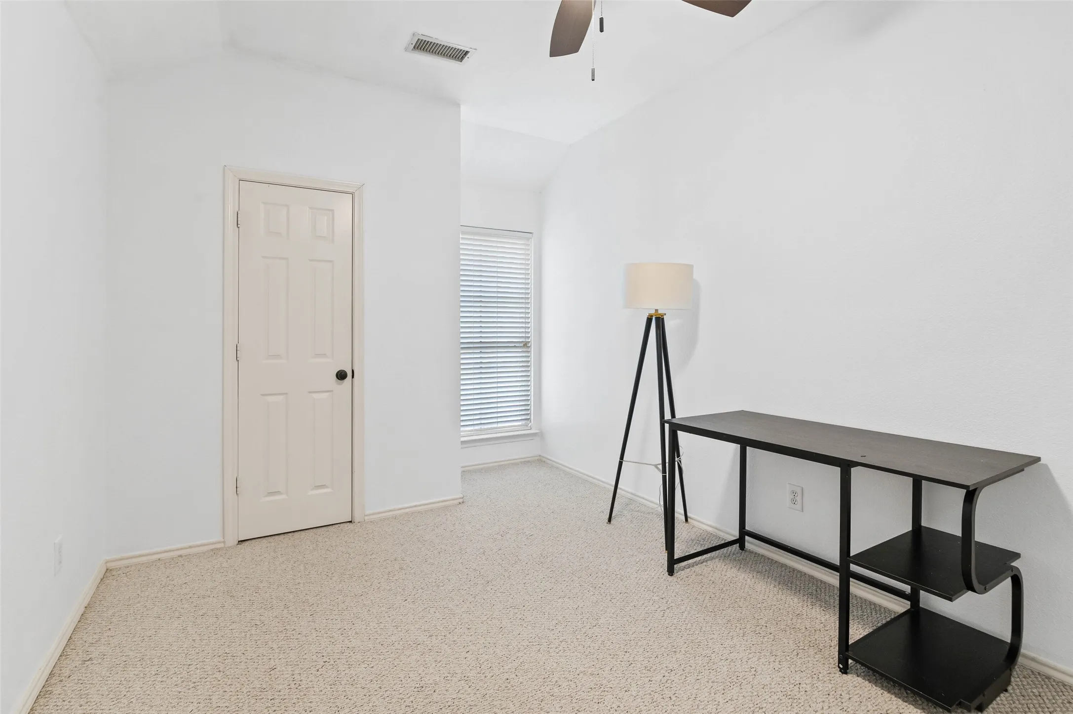 Single Family Residence For Rent in Denton County , 4100 Creekhollow Drive, Carrollton, Texas 75010, 3 Bedroom, 2 Bathroom, 2 Garage spaces, 1,497 Sqft, built in 1998, mls#21371437, Real Estate Agent in Carrollton, Homes For Rent in Denton county, Homes For Rent in Carrollton, Realtor in Carrollton Texas, Real Estate Brokerage Independent Realty Texas, Luminita Cordes Realtor