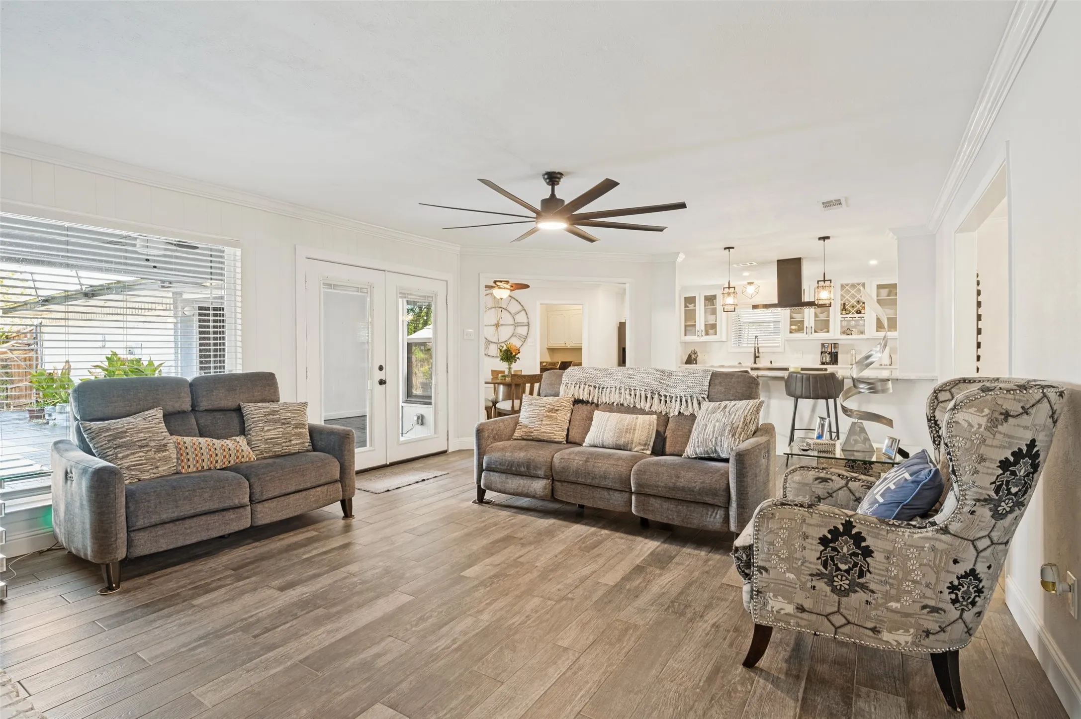Single Family Residence For Sale in Dallas County , 1502 Austrian Road, Grand Prairie, Texas 75050, 4 Bedroom, 4 Bathroom, Garage spaces, 2,618 Sqft, built in 1975, mls#21390696, Real Estate Agent in Grand Prairie, Homes For Sale in Dallas county, Homes For Sale in Grand Prairie, Realtor in Grand Prairie Texas, Real Estate Brokerage Independent Realty Texas, Luminita Cordes Realtor