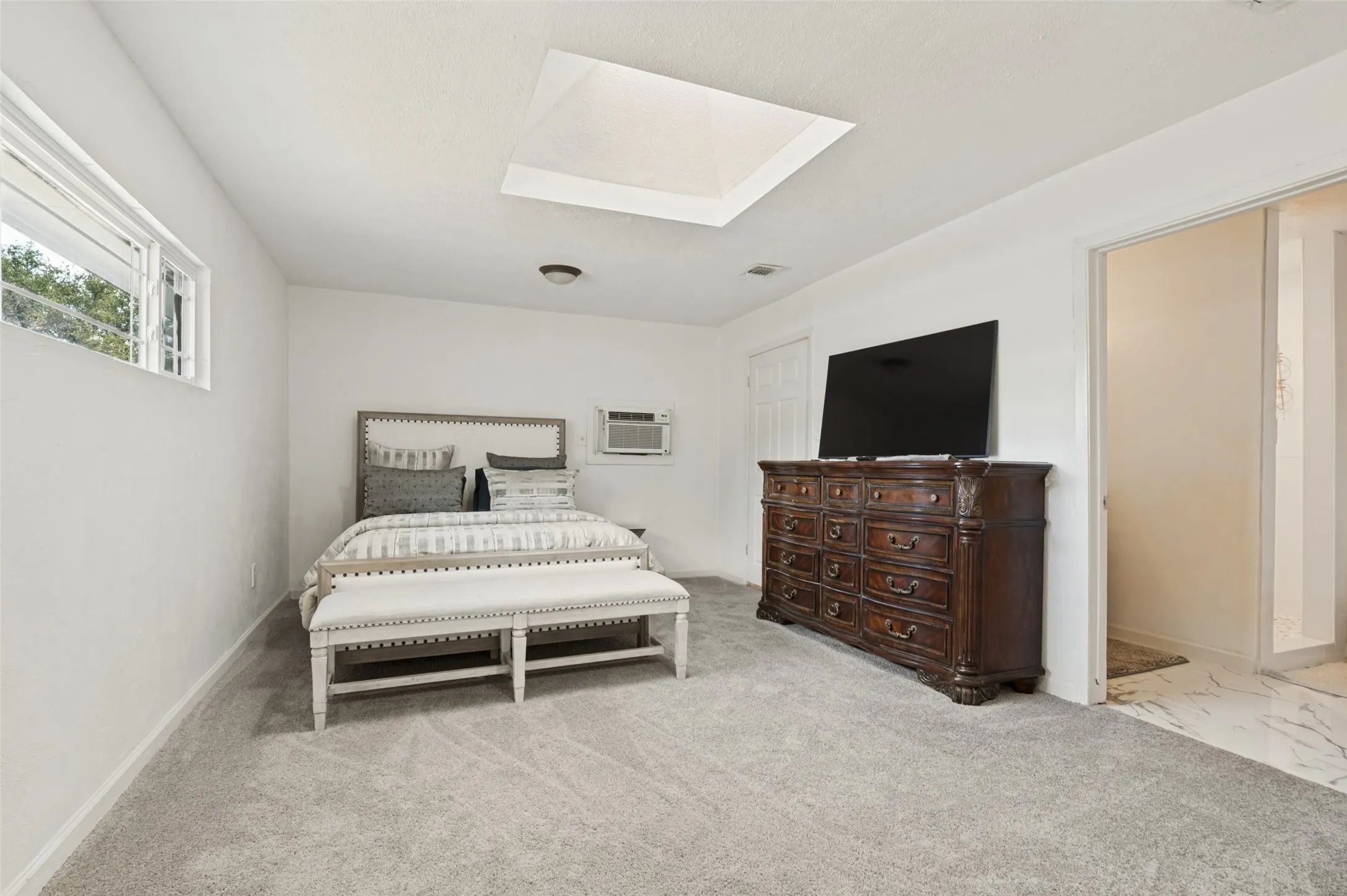 Single Family Residence For Sale in Dallas County , 1502 Austrian Road, Grand Prairie, Texas 75050, 4 Bedroom, 4 Bathroom, Garage spaces, 2,618 Sqft, built in 1975, mls#21390696, Real Estate Agent in Grand Prairie, Homes For Sale in Dallas county, Homes For Sale in Grand Prairie, Realtor in Grand Prairie Texas, Real Estate Brokerage Independent Realty Texas, Luminita Cordes Realtor