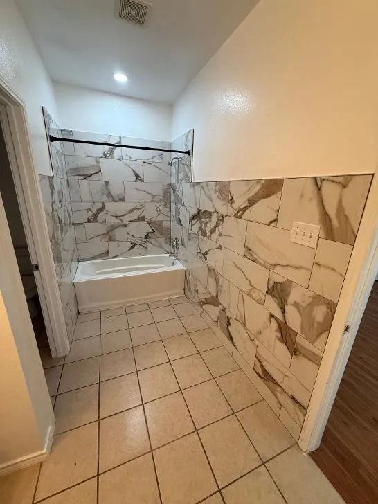 Duplex For Rent in Denton County , 320 Woodgrove Drive A, Little Elm, Texas 75068, 3 Bedroom, 3 Bathroom, 1 Garage spaces, 1,740 Sqft, built in 2012, mls#21392574, Real Estate Agent in Little Elm, Homes For Rent in Denton county, Homes For Rent in Little Elm, Realtor in Little Elm Texas, Real Estate Brokerage Independent Realty Texas, Luminita Cordes Realtor