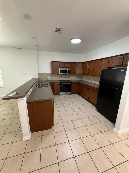 Duplex For Rent in Denton County , 320 Woodgrove Drive A, Little Elm, Texas 75068, 3 Bedroom, 3 Bathroom, 1 Garage spaces, 1,740 Sqft, built in 2012, mls#21392574, Real Estate Agent in Little Elm, Homes For Rent in Denton county, Homes For Rent in Little Elm, Realtor in Little Elm Texas, Real Estate Brokerage Independent Realty Texas, Luminita Cordes Realtor