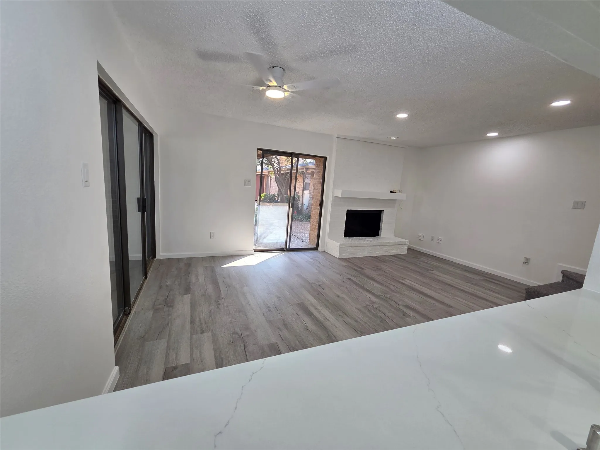 Townhouse For Rent in Tarrant County , 82 Morrow Drive, Bedford, Texas 76021, 2 Bedroom, 3 Bathroom, 2 Garage spaces, 1,160 Sqft, built in 1983, mls#21392319, Real Estate Agent in Bedford, Homes For Rent in Tarrant county, Homes For Rent in Bedford, Realtor in Bedford Texas, Real Estate Brokerage Independent Realty Texas, Luminita Cordes Realtor