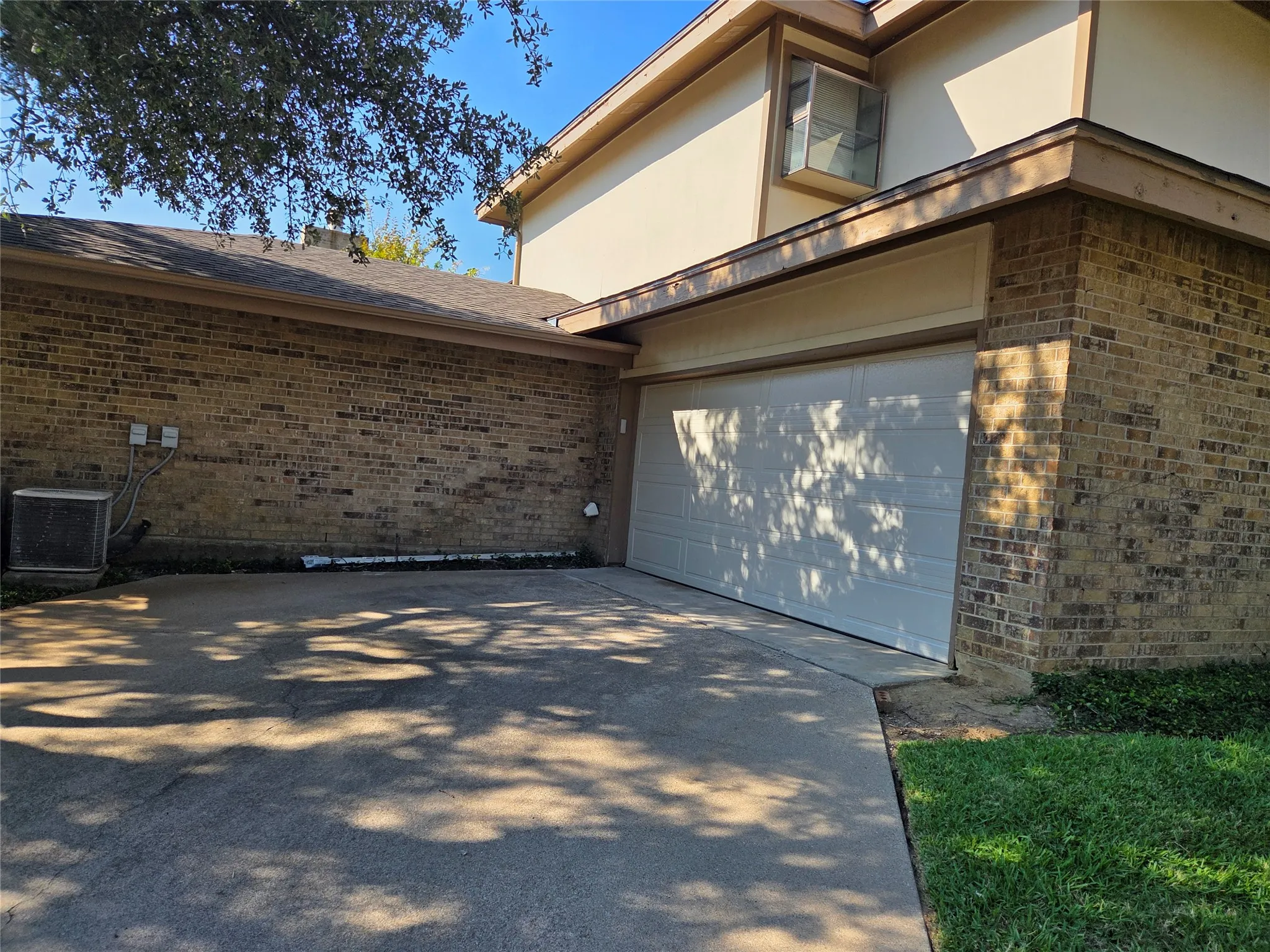 Townhouse For Rent in Tarrant County , 82 Morrow Drive, Bedford, Texas 76021, 2 Bedroom, 3 Bathroom, 2 Garage spaces, 1,160 Sqft, built in 1983, mls#21392319, Real Estate Agent in Bedford, Homes For Rent in Tarrant county, Homes For Rent in Bedford, Realtor in Bedford Texas, Real Estate Brokerage Independent Realty Texas, Luminita Cordes Realtor