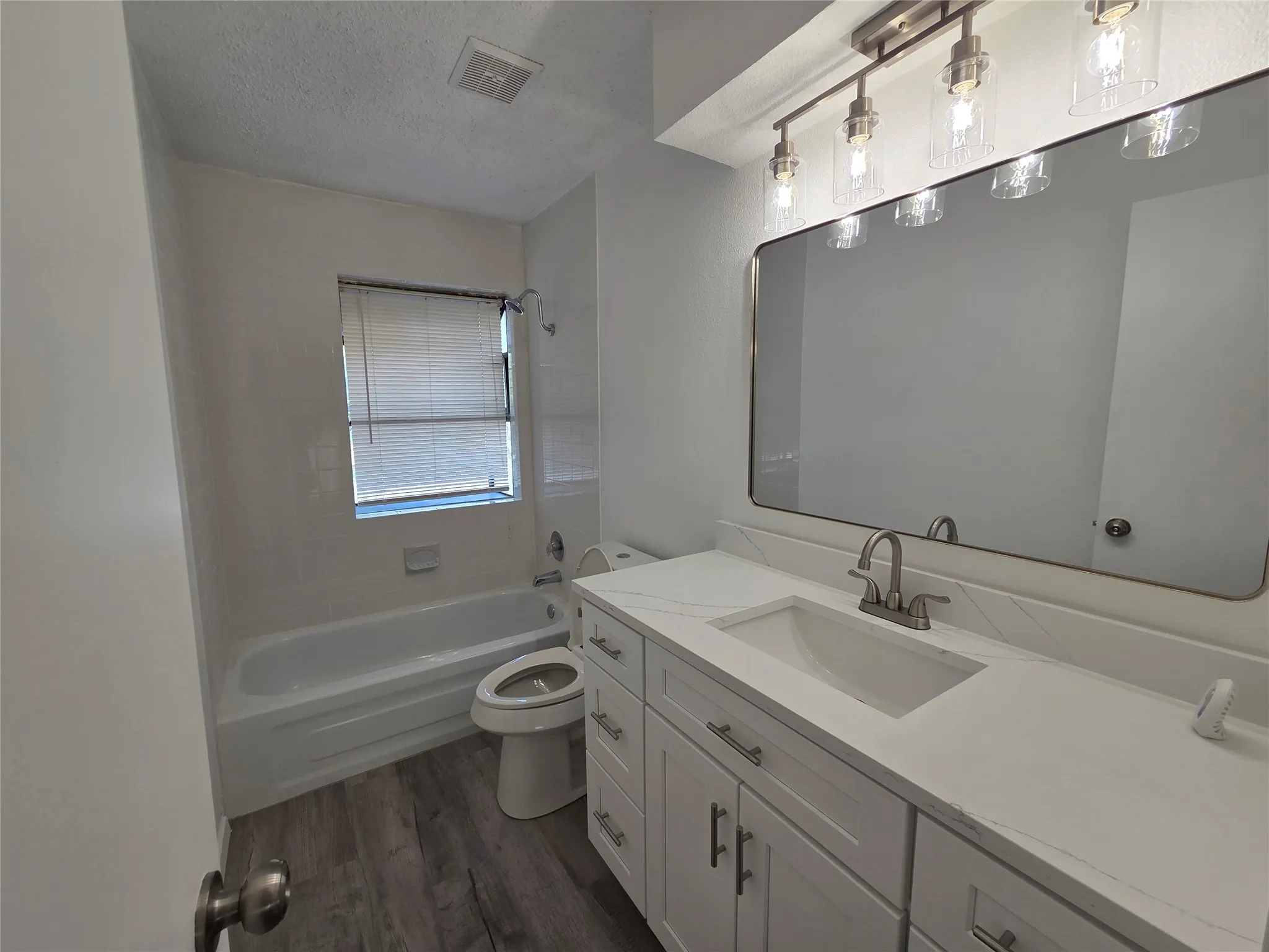 Townhouse For Rent in Tarrant County , 82 Morrow Drive, Bedford, Texas 76021, 2 Bedroom, 3 Bathroom, 2 Garage spaces, 1,160 Sqft, built in 1983, mls#21392319, Real Estate Agent in Bedford, Homes For Rent in Tarrant county, Homes For Rent in Bedford, Realtor in Bedford Texas, Real Estate Brokerage Independent Realty Texas, Luminita Cordes Realtor
