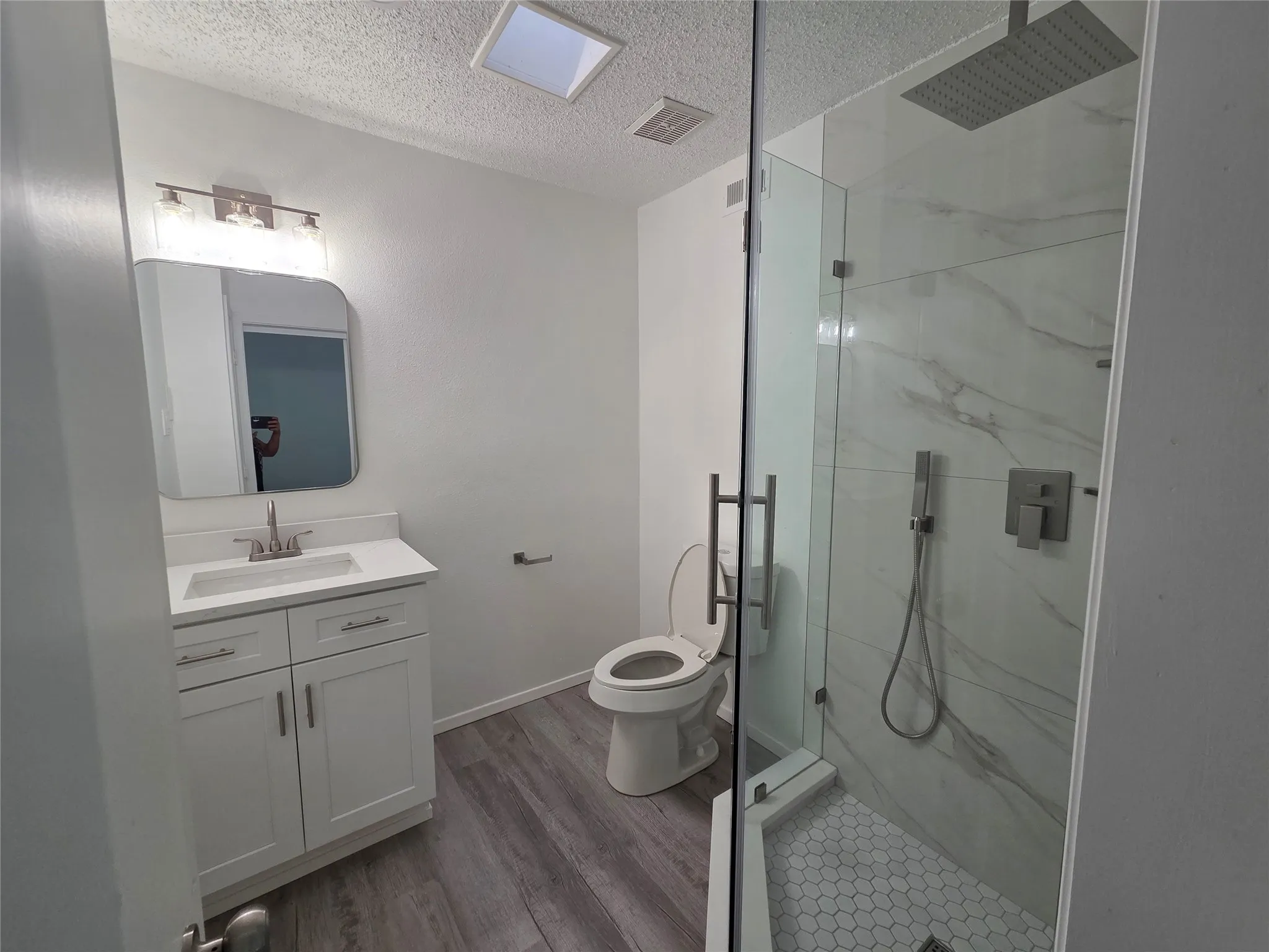 Townhouse For Rent in Tarrant County , 82 Morrow Drive, Bedford, Texas 76021, 2 Bedroom, 3 Bathroom, 2 Garage spaces, 1,160 Sqft, built in 1983, mls#21392319, Real Estate Agent in Bedford, Homes For Rent in Tarrant county, Homes For Rent in Bedford, Realtor in Bedford Texas, Real Estate Brokerage Independent Realty Texas, Luminita Cordes Realtor