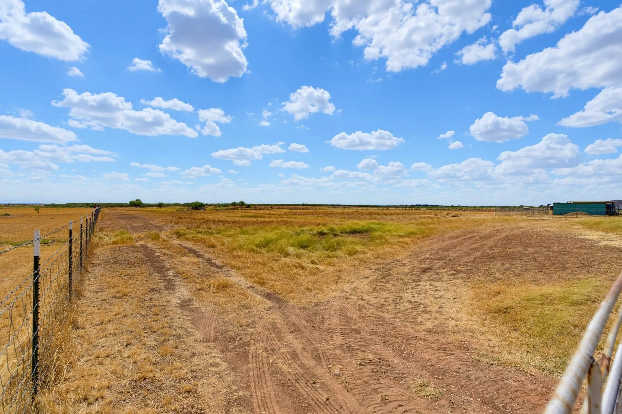 Single Family Residence For Sale in Taylor County , 8369 Spinks Road, Abilene, Texas 79603, 2 Bedroom, 2 Bathroom, Garage spaces, 1,400 Sqft, built in 2022, mls#21392589, Real Estate Agent in Abilene, Homes For Sale in Taylor county, Homes For Sale in Abilene, Realtor in Abilene Texas, Real Estate Brokerage Independent Realty Texas, Luminita Cordes Realtor