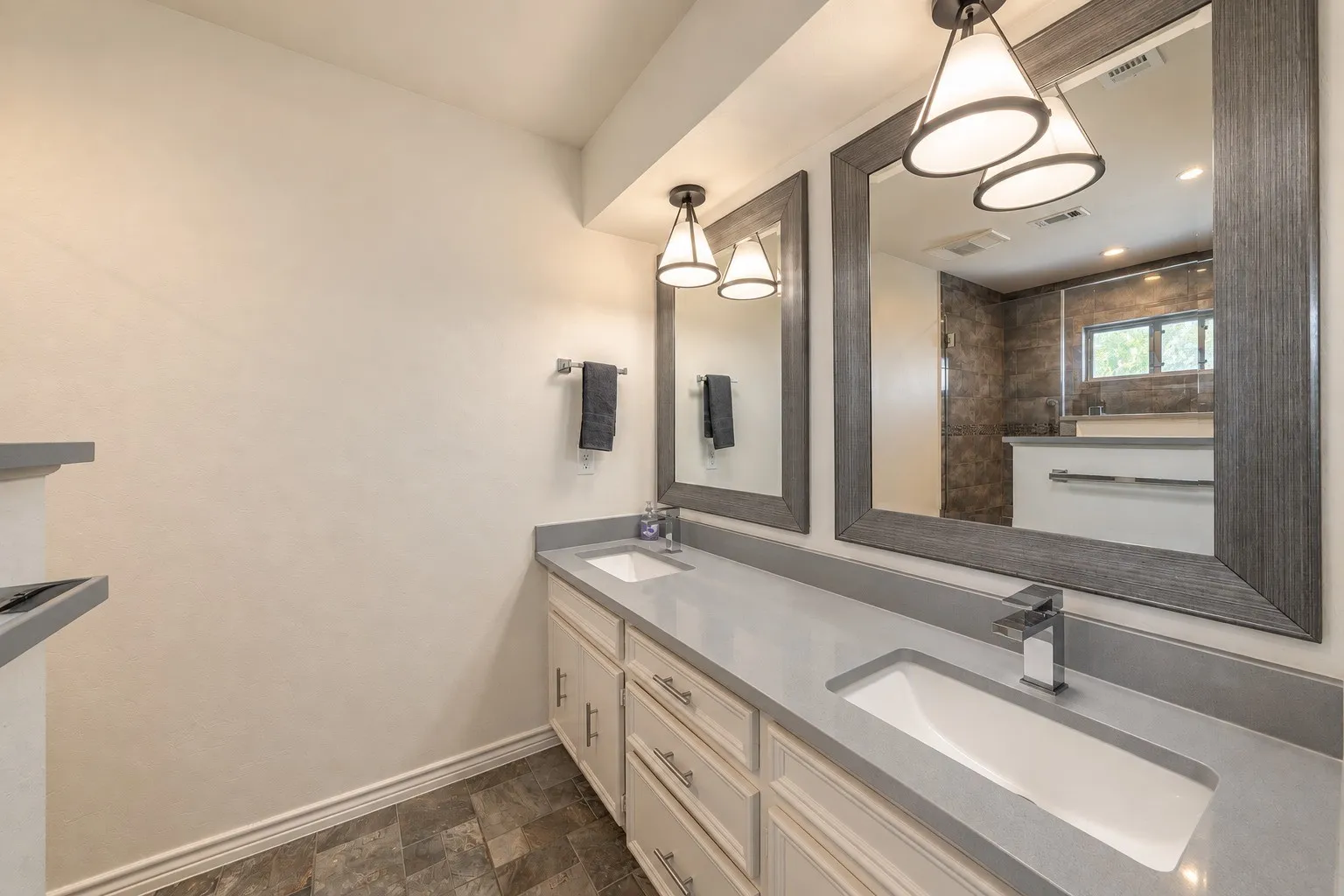 Single Family Residence For Sale in Collin County , 2409 Fairview Drive, Plano, Texas 75075, 4 Bedroom, 3 Bathroom, 2 Garage spaces, 2,802 Sqft, built in 1972, mls#21389458, Real Estate Agent in Plano, Homes For Sale in Collin county, Homes For Sale in Plano, Realtor in Plano Texas, Real Estate Brokerage Independent Realty Texas, Luminita Cordes Realtor