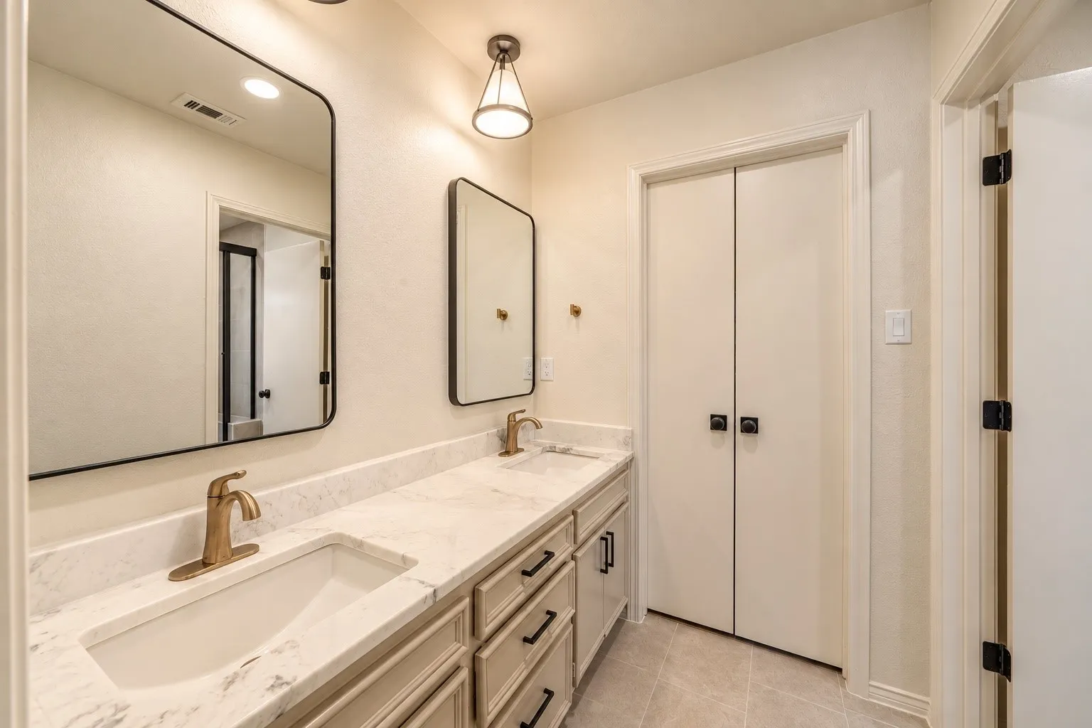 Single Family Residence For Sale in Collin County , 2409 Fairview Drive, Plano, Texas 75075, 4 Bedroom, 3 Bathroom, 2 Garage spaces, 2,802 Sqft, built in 1972, mls#21389458, Real Estate Agent in Plano, Homes For Sale in Collin county, Homes For Sale in Plano, Realtor in Plano Texas, Real Estate Brokerage Independent Realty Texas, Luminita Cordes Realtor