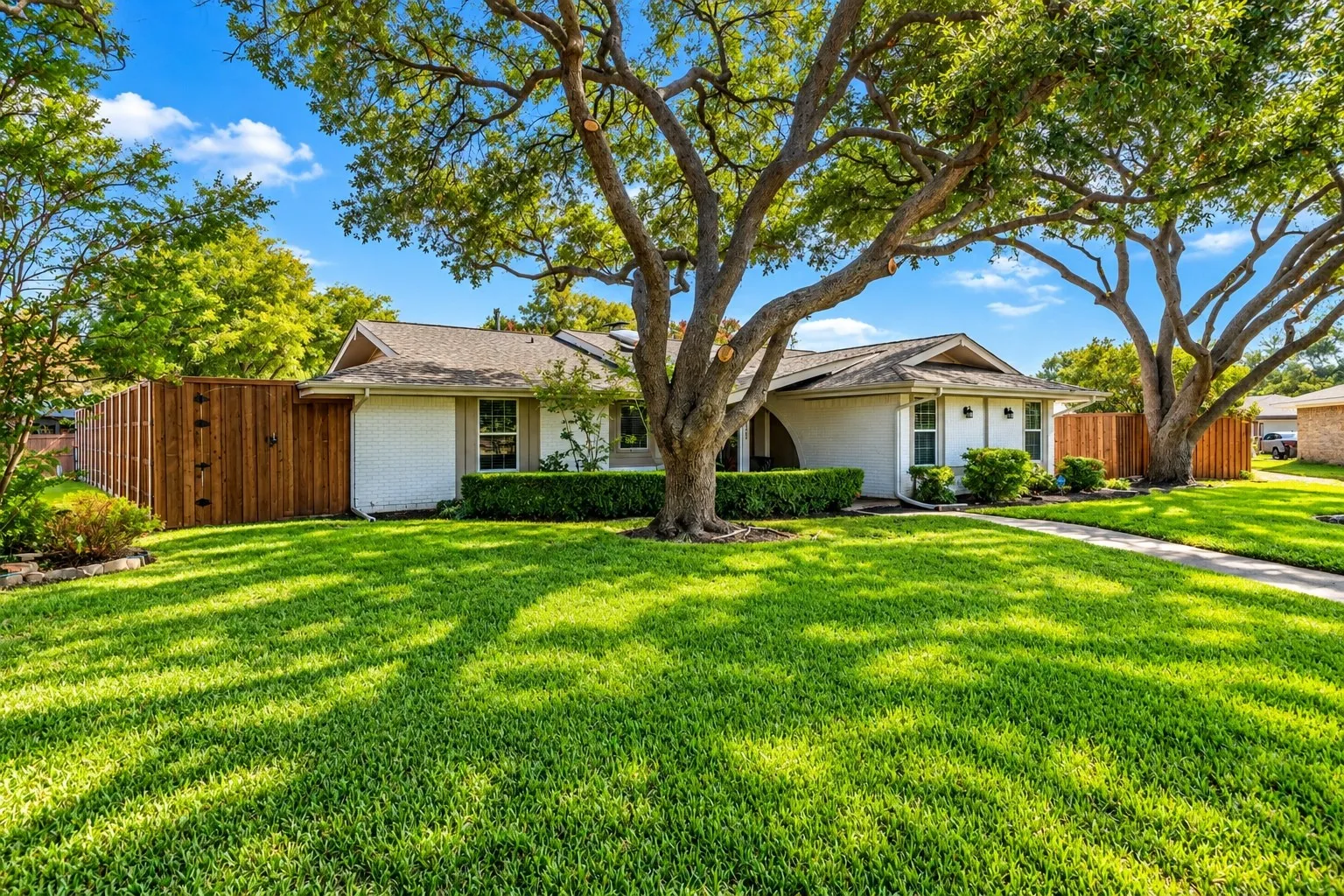 Single Family Residence For Sale in Collin County , 2409 Fairview Drive, Plano, Texas 75075, 4 Bedroom, 3 Bathroom, 2 Garage spaces, 2,802 Sqft, built in 1972, mls#21389458, Real Estate Agent in Plano, Homes For Sale in Collin county, Homes For Sale in Plano, Realtor in Plano Texas, Real Estate Brokerage Independent Realty Texas, Luminita Cordes Realtor