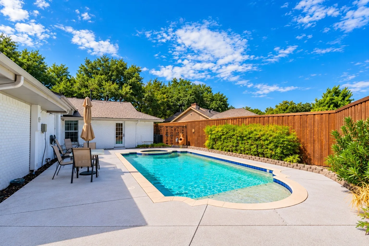 Single Family Residence For Sale in Collin County , 2409 Fairview Drive, Plano, Texas 75075, 4 Bedroom, 3 Bathroom, 2 Garage spaces, 2,802 Sqft, built in 1972, mls#21389458, Real Estate Agent in Plano, Homes For Sale in Collin county, Homes For Sale in Plano, Realtor in Plano Texas, Real Estate Brokerage Independent Realty Texas, Luminita Cordes Realtor
