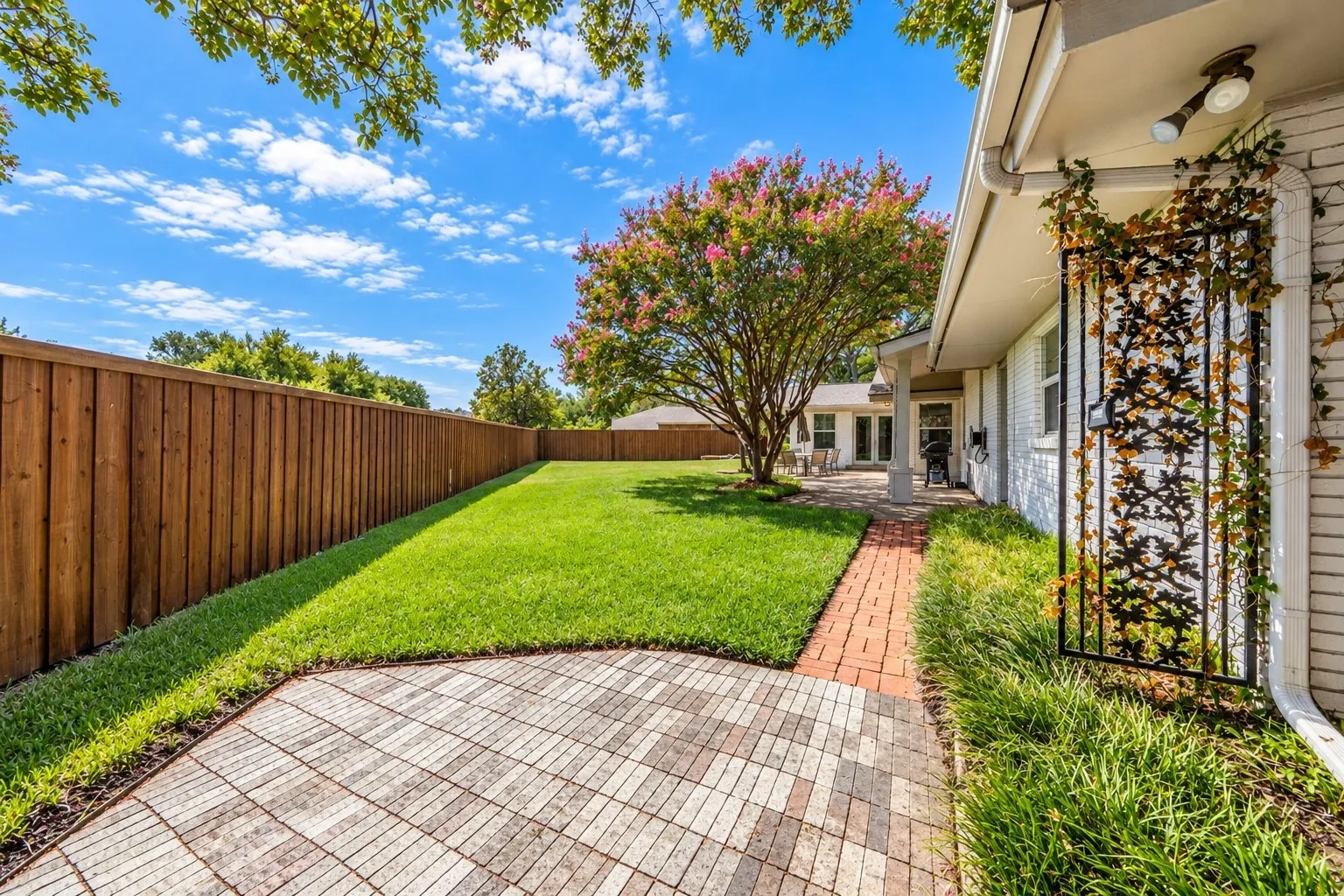 Single Family Residence For Sale in Collin County , 2409 Fairview Drive, Plano, Texas 75075, 4 Bedroom, 3 Bathroom, 2 Garage spaces, 2,802 Sqft, built in 1972, mls#21389458, Real Estate Agent in Plano, Homes For Sale in Collin county, Homes For Sale in Plano, Realtor in Plano Texas, Real Estate Brokerage Independent Realty Texas, Luminita Cordes Realtor