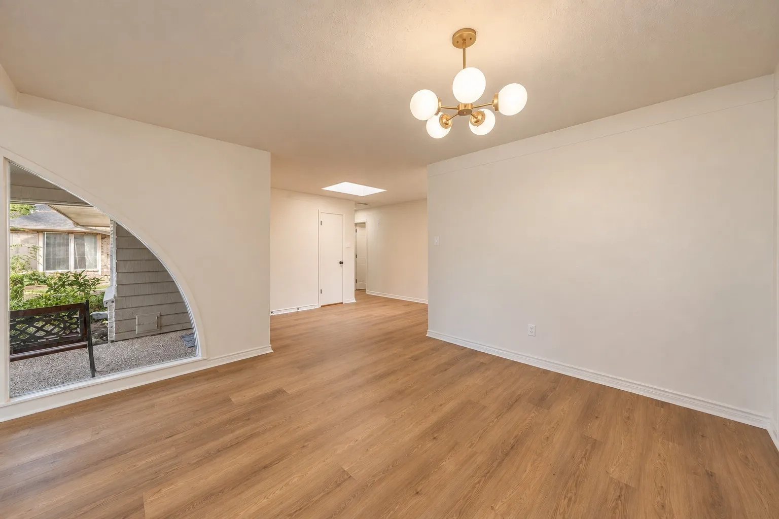 Single Family Residence For Sale in Collin County , 2409 Fairview Drive, Plano, Texas 75075, 4 Bedroom, 3 Bathroom, 2 Garage spaces, 2,802 Sqft, built in 1972, mls#21389458, Real Estate Agent in Plano, Homes For Sale in Collin county, Homes For Sale in Plano, Realtor in Plano Texas, Real Estate Brokerage Independent Realty Texas, Luminita Cordes Realtor