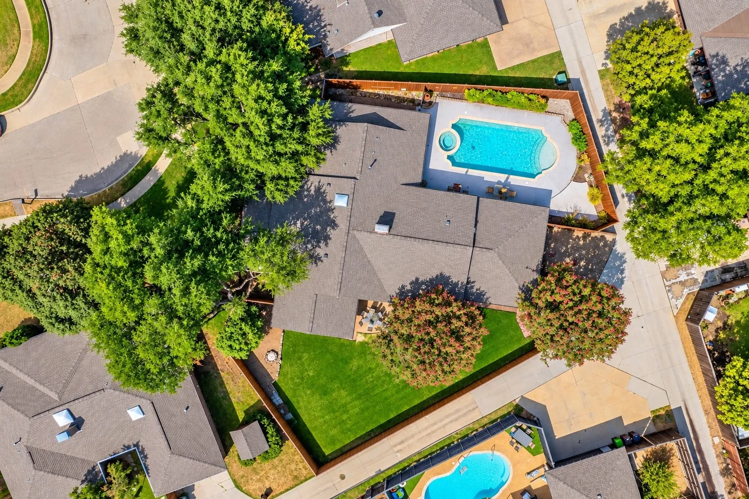 Single Family Residence For Sale in Collin County , 2409 Fairview Drive, Plano, Texas 75075, 4 Bedroom, 3 Bathroom, 2 Garage spaces, 2,802 Sqft, built in 1972, mls#21389458, Real Estate Agent in Plano, Homes For Sale in Collin county, Homes For Sale in Plano, Realtor in Plano Texas, Real Estate Brokerage Independent Realty Texas, Luminita Cordes Realtor