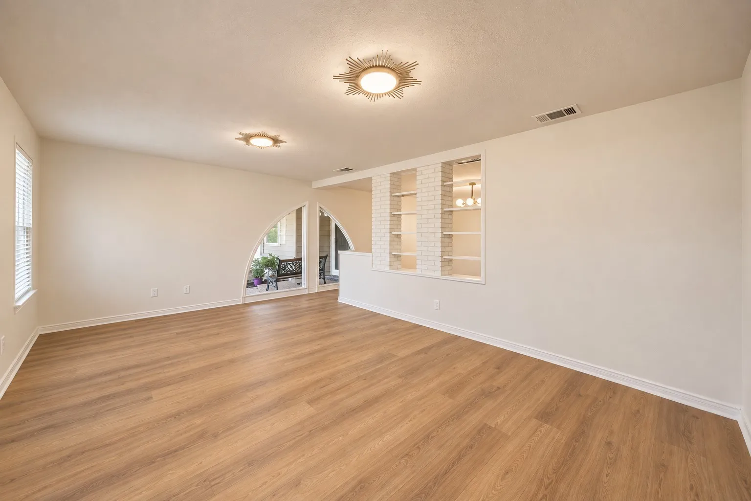 Single Family Residence For Sale in Collin County , 2409 Fairview Drive, Plano, Texas 75075, 4 Bedroom, 3 Bathroom, 2 Garage spaces, 2,802 Sqft, built in 1972, mls#21389458, Real Estate Agent in Plano, Homes For Sale in Collin county, Homes For Sale in Plano, Realtor in Plano Texas, Real Estate Brokerage Independent Realty Texas, Luminita Cordes Realtor