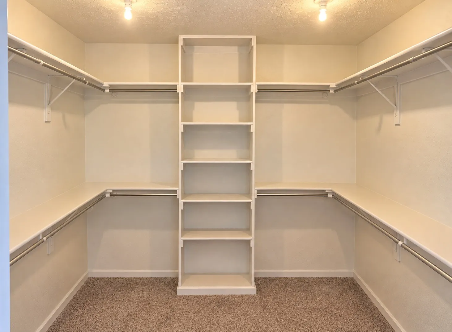 Single Family Residence For Sale in Collin County , 2409 Fairview Drive, Plano, Texas 75075, 4 Bedroom, 3 Bathroom, 2 Garage spaces, 2,802 Sqft, built in 1972, mls#21389458, Real Estate Agent in Plano, Homes For Sale in Collin county, Homes For Sale in Plano, Realtor in Plano Texas, Real Estate Brokerage Independent Realty Texas, Luminita Cordes Realtor