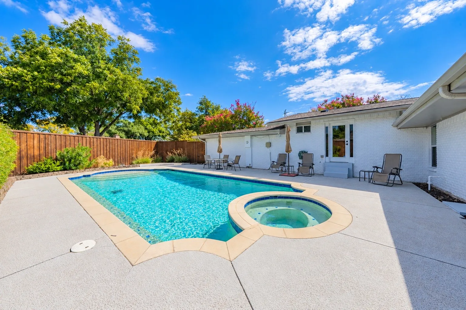 Single Family Residence For Sale in Collin County , 2409 Fairview Drive, Plano, Texas 75075, 4 Bedroom, 3 Bathroom, 2 Garage spaces, 2,802 Sqft, built in 1972, mls#21389458, Real Estate Agent in Plano, Homes For Sale in Collin county, Homes For Sale in Plano, Realtor in Plano Texas, Real Estate Brokerage Independent Realty Texas, Luminita Cordes Realtor