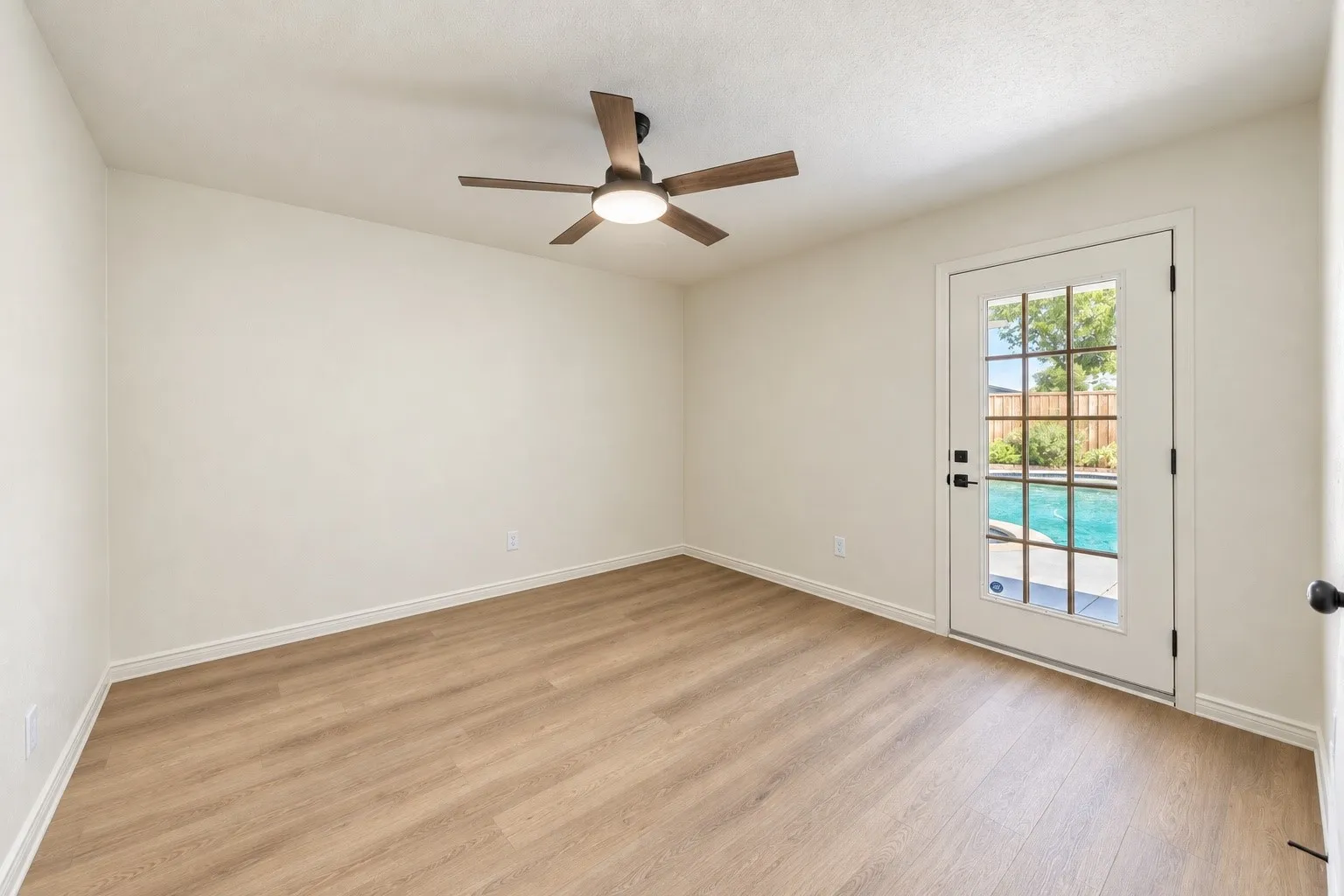 Single Family Residence For Sale in Collin County , 2409 Fairview Drive, Plano, Texas 75075, 4 Bedroom, 3 Bathroom, 2 Garage spaces, 2,802 Sqft, built in 1972, mls#21389458, Real Estate Agent in Plano, Homes For Sale in Collin county, Homes For Sale in Plano, Realtor in Plano Texas, Real Estate Brokerage Independent Realty Texas, Luminita Cordes Realtor