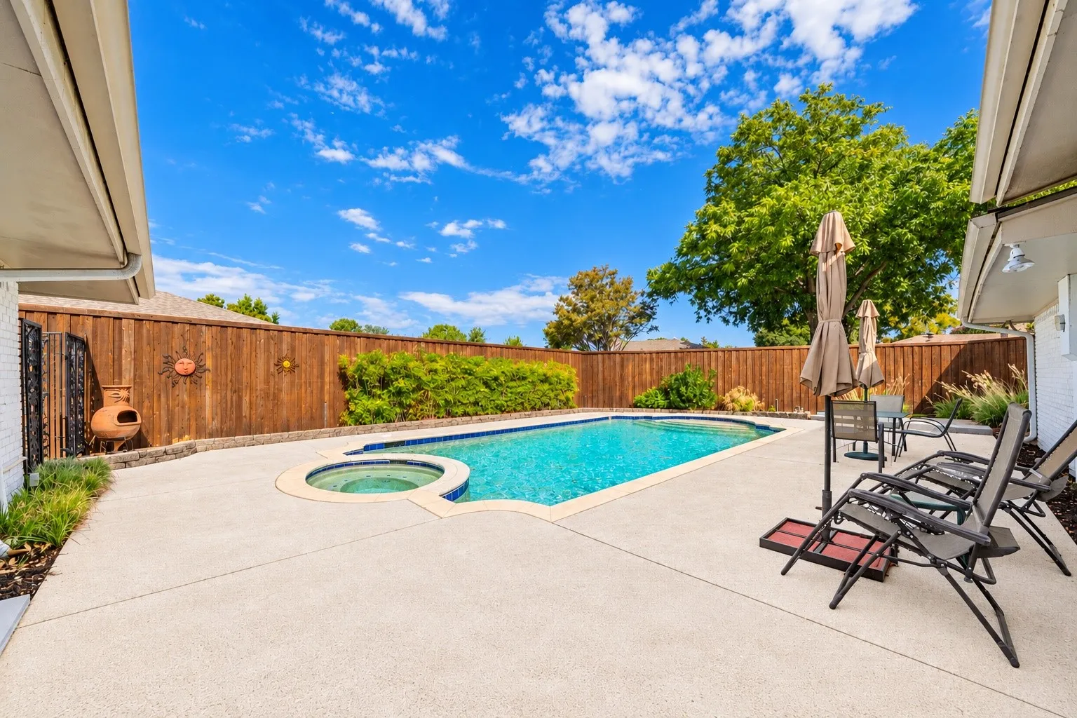 Single Family Residence For Sale in Collin County , 2409 Fairview Drive, Plano, Texas 75075, 4 Bedroom, 3 Bathroom, 2 Garage spaces, 2,802 Sqft, built in 1972, mls#21389458, Real Estate Agent in Plano, Homes For Sale in Collin county, Homes For Sale in Plano, Realtor in Plano Texas, Real Estate Brokerage Independent Realty Texas, Luminita Cordes Realtor