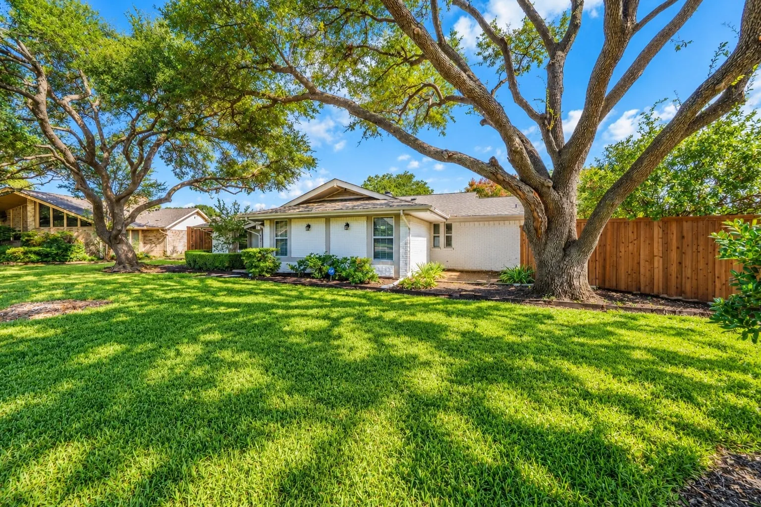 Single Family Residence For Sale in Collin County , 2409 Fairview Drive, Plano, Texas 75075, 4 Bedroom, 3 Bathroom, 2 Garage spaces, 2,802 Sqft, built in 1972, mls#21389458, Real Estate Agent in Plano, Homes For Sale in Collin county, Homes For Sale in Plano, Realtor in Plano Texas, Real Estate Brokerage Independent Realty Texas, Luminita Cordes Realtor