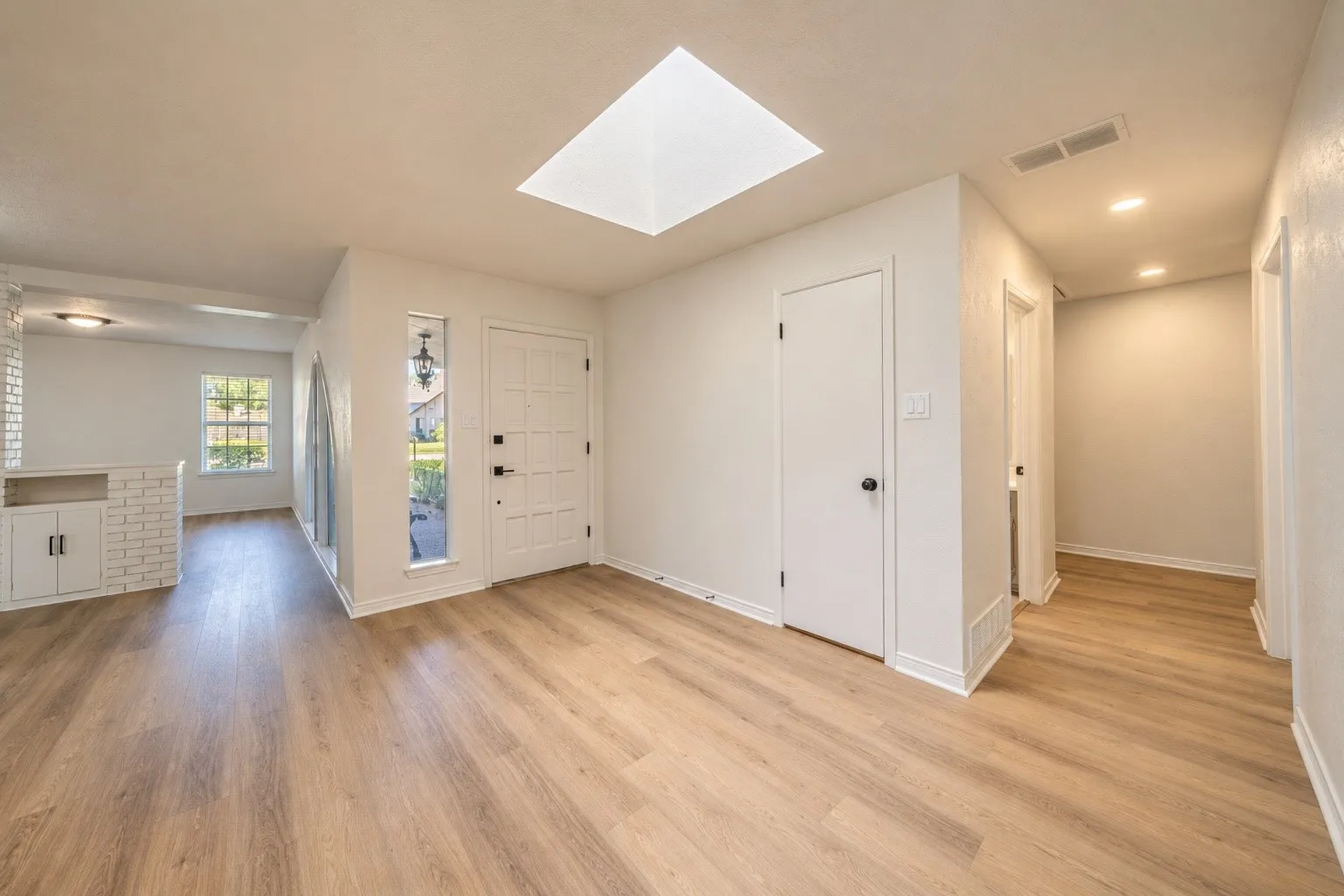 Single Family Residence For Sale in Collin County , 2409 Fairview Drive, Plano, Texas 75075, 4 Bedroom, 3 Bathroom, 2 Garage spaces, 2,802 Sqft, built in 1972, mls#21389458, Real Estate Agent in Plano, Homes For Sale in Collin county, Homes For Sale in Plano, Realtor in Plano Texas, Real Estate Brokerage Independent Realty Texas, Luminita Cordes Realtor