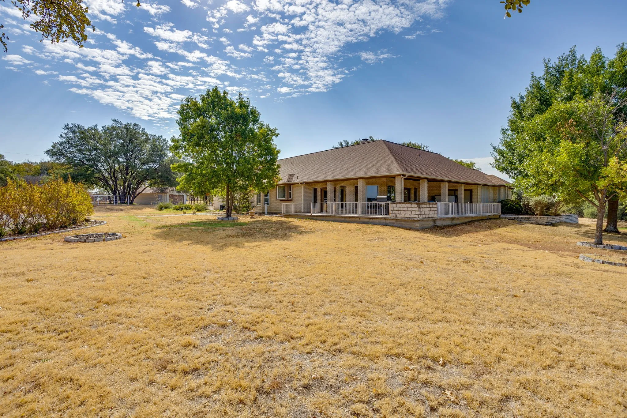 Single Family Residence For Rent in Hood County , 2112 Miller Court, Granbury, Texas 76049, 4 Bedroom, 3 Bathroom, 3 Garage spaces, 2,897 Sqft, built in 1991, mls#21392519, Real Estate Agent in Granbury, Homes For Rent in Hood county, Homes For Rent in Granbury, Realtor in Granbury Texas, Real Estate Brokerage Independent Realty Texas, Luminita Cordes Realtor
