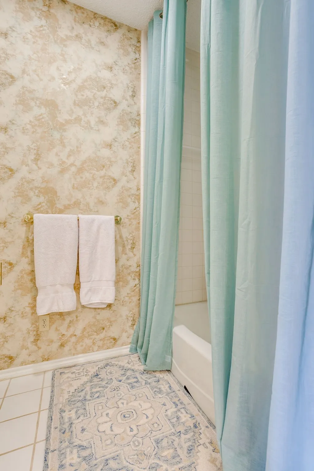 Hall guest bathroom