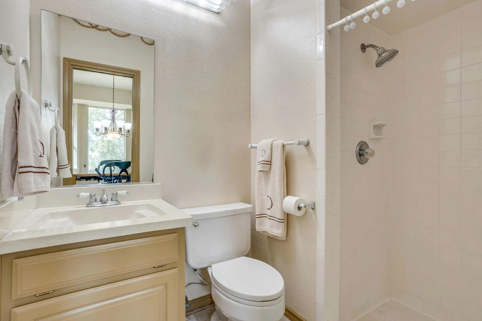 Guest bathroom for 4th bedroom