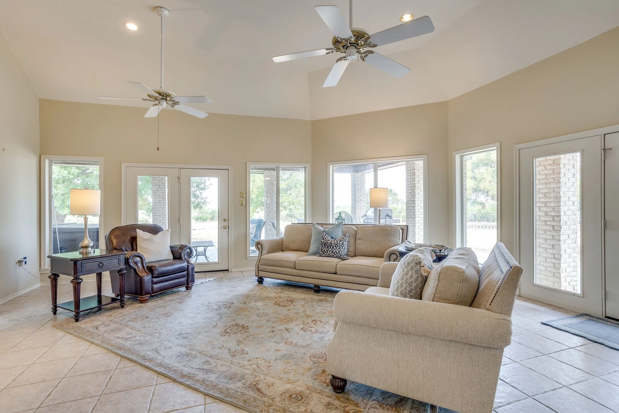 Single Family Residence For Rent in Hood County , 2112 Miller Court, Granbury, Texas 76049, 4 Bedroom, 3 Bathroom, 3 Garage spaces, 2,897 Sqft, built in 1991, mls#21392519, Real Estate Agent in Granbury, Homes For Rent in Hood county, Homes For Rent in Granbury, Realtor in Granbury Texas, Real Estate Brokerage Independent Realty Texas, Luminita Cordes Realtor