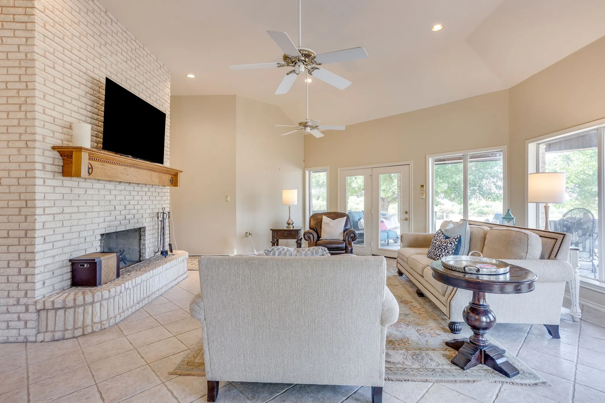 Single Family Residence For Rent in Hood County , 2112 Miller Court, Granbury, Texas 76049, 4 Bedroom, 3 Bathroom, 3 Garage spaces, 2,897 Sqft, built in 1991, mls#21392519, Real Estate Agent in Granbury, Homes For Rent in Hood county, Homes For Rent in Granbury, Realtor in Granbury Texas, Real Estate Brokerage Independent Realty Texas, Luminita Cordes Realtor