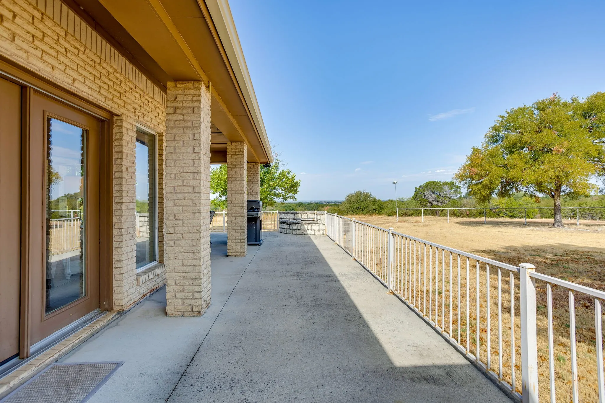 Single Family Residence For Rent in Hood County , 2112 Miller Court, Granbury, Texas 76049, 4 Bedroom, 3 Bathroom, 3 Garage spaces, 2,897 Sqft, built in 1991, mls#21392519, Real Estate Agent in Granbury, Homes For Rent in Hood county, Homes For Rent in Granbury, Realtor in Granbury Texas, Real Estate Brokerage Independent Realty Texas, Luminita Cordes Realtor