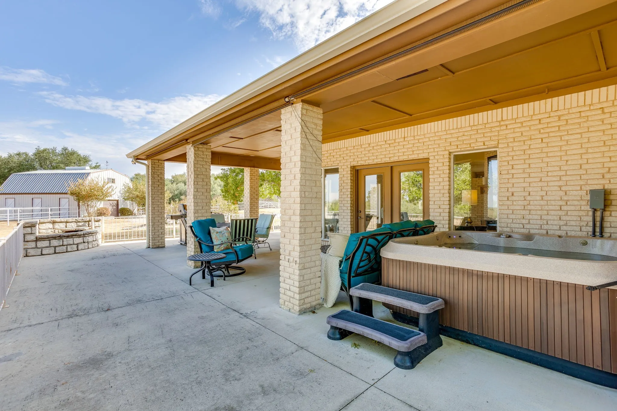 Single Family Residence For Rent in Hood County , 2112 Miller Court, Granbury, Texas 76049, 4 Bedroom, 3 Bathroom, 3 Garage spaces, 2,897 Sqft, built in 1991, mls#21392519, Real Estate Agent in Granbury, Homes For Rent in Hood county, Homes For Rent in Granbury, Realtor in Granbury Texas, Real Estate Brokerage Independent Realty Texas, Luminita Cordes Realtor