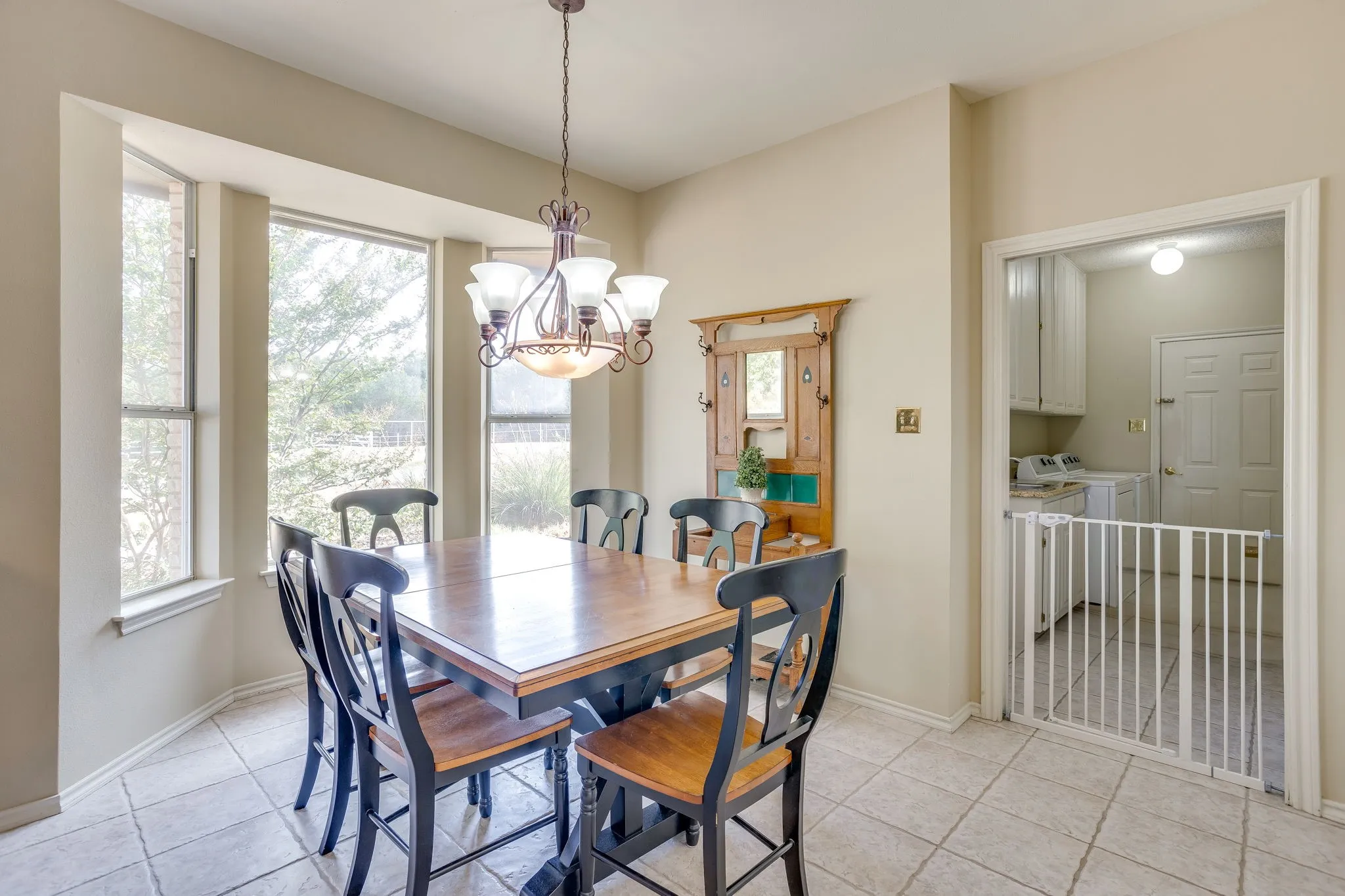 Kitchen dining