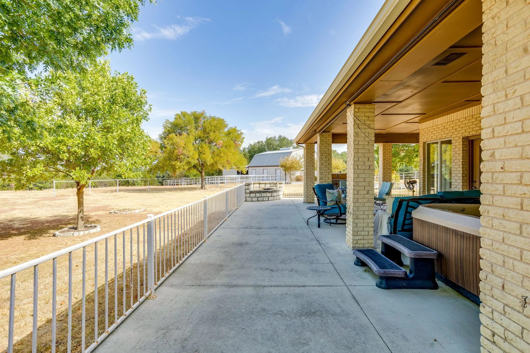 Single Family Residence For Rent in Hood County , 2112 Miller Court, Granbury, Texas 76049, 4 Bedroom, 3 Bathroom, 3 Garage spaces, 2,897 Sqft, built in 1991, mls#21392519, Real Estate Agent in Granbury, Homes For Rent in Hood county, Homes For Rent in Granbury, Realtor in Granbury Texas, Real Estate Brokerage Independent Realty Texas, Luminita Cordes Realtor
