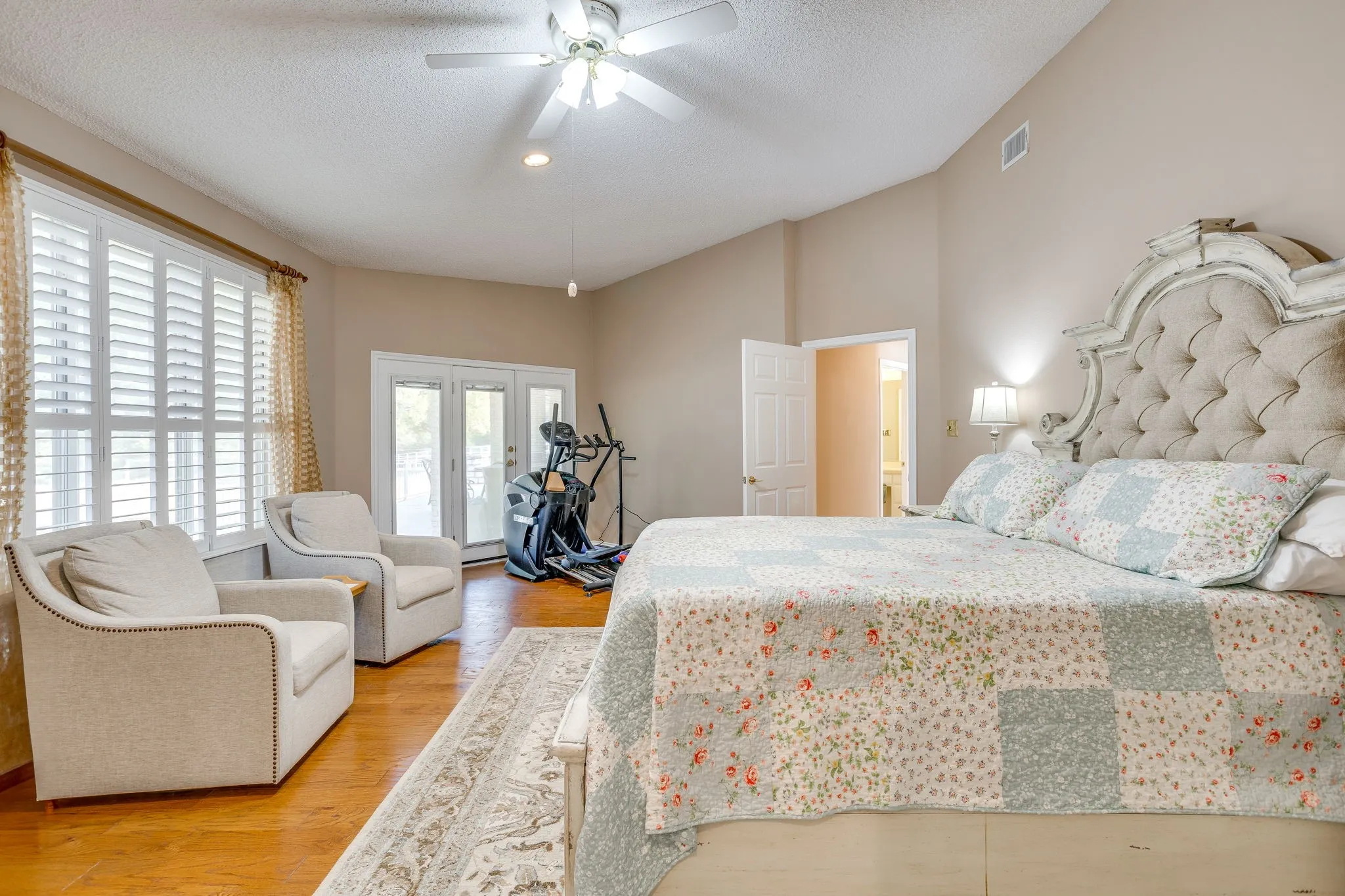 Primary bedroom w/ access to back porch