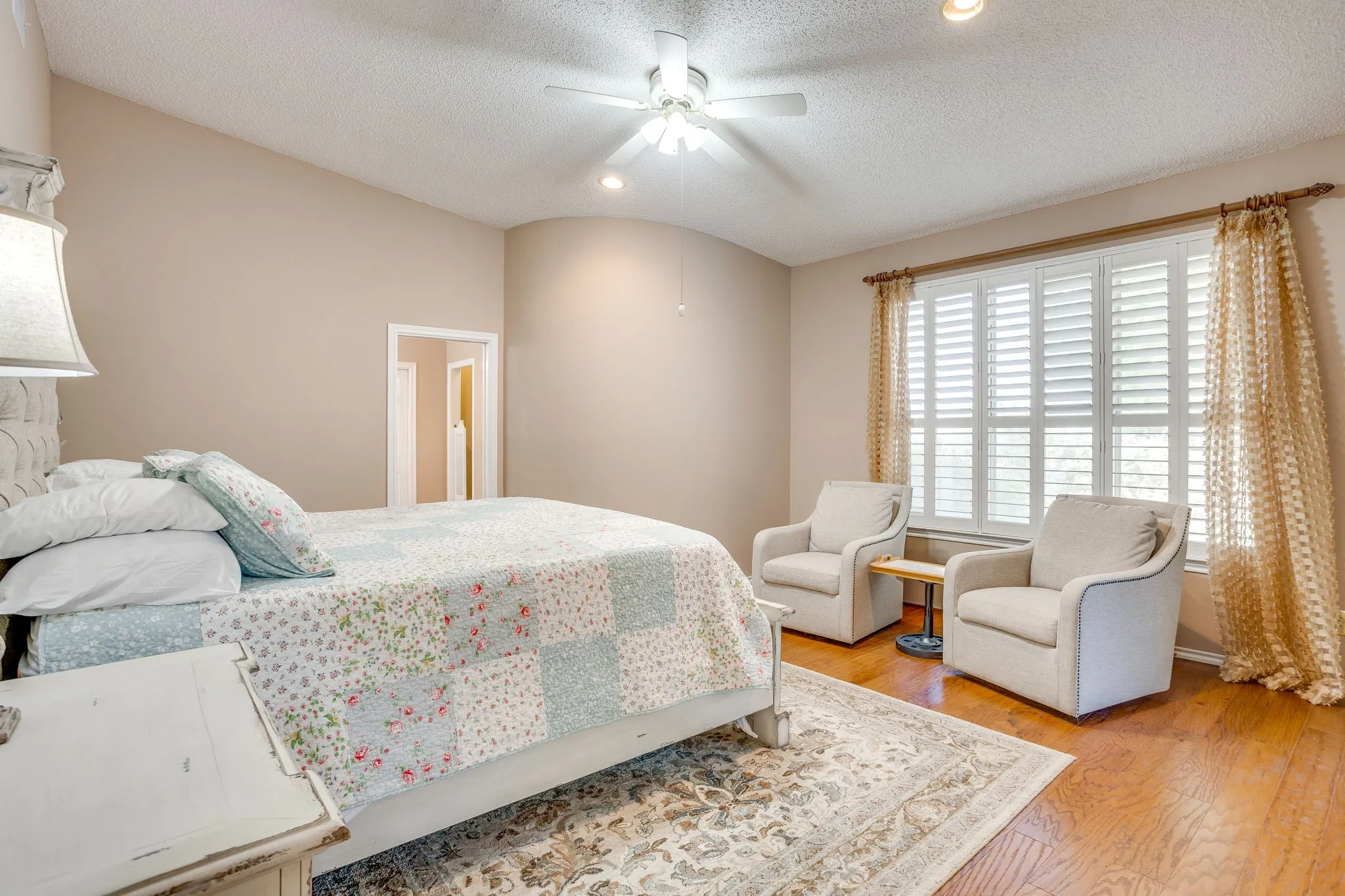 Primary bedroom w/ access to back porch
