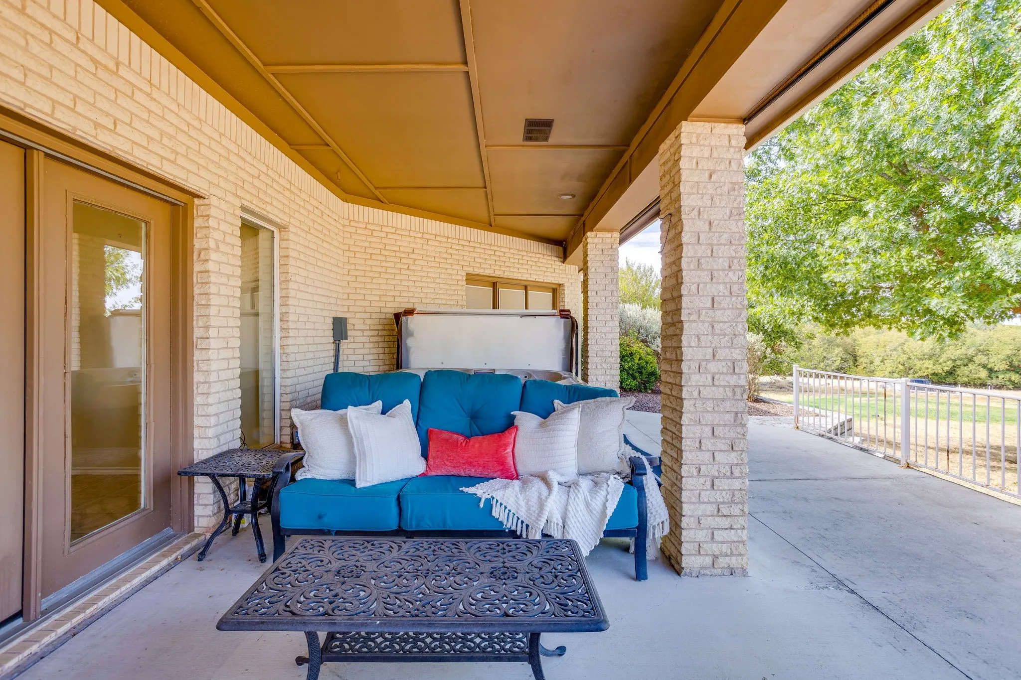 Single Family Residence For Rent in Hood County , 2112 Miller Court, Granbury, Texas 76049, 4 Bedroom, 3 Bathroom, 3 Garage spaces, 2,897 Sqft, built in 1991, mls#21392519, Real Estate Agent in Granbury, Homes For Rent in Hood county, Homes For Rent in Granbury, Realtor in Granbury Texas, Real Estate Brokerage Independent Realty Texas, Luminita Cordes Realtor