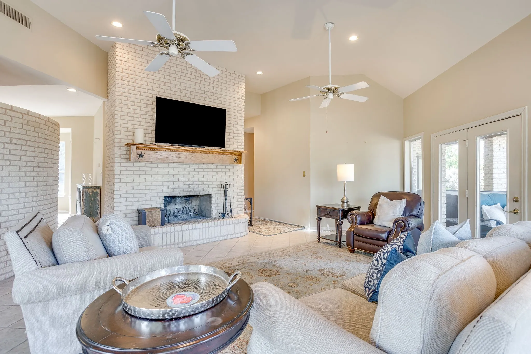 Single Family Residence For Rent in Hood County , 2112 Miller Court, Granbury, Texas 76049, 4 Bedroom, 3 Bathroom, 3 Garage spaces, 2,897 Sqft, built in 1991, mls#21392519, Real Estate Agent in Granbury, Homes For Rent in Hood county, Homes For Rent in Granbury, Realtor in Granbury Texas, Real Estate Brokerage Independent Realty Texas, Luminita Cordes Realtor