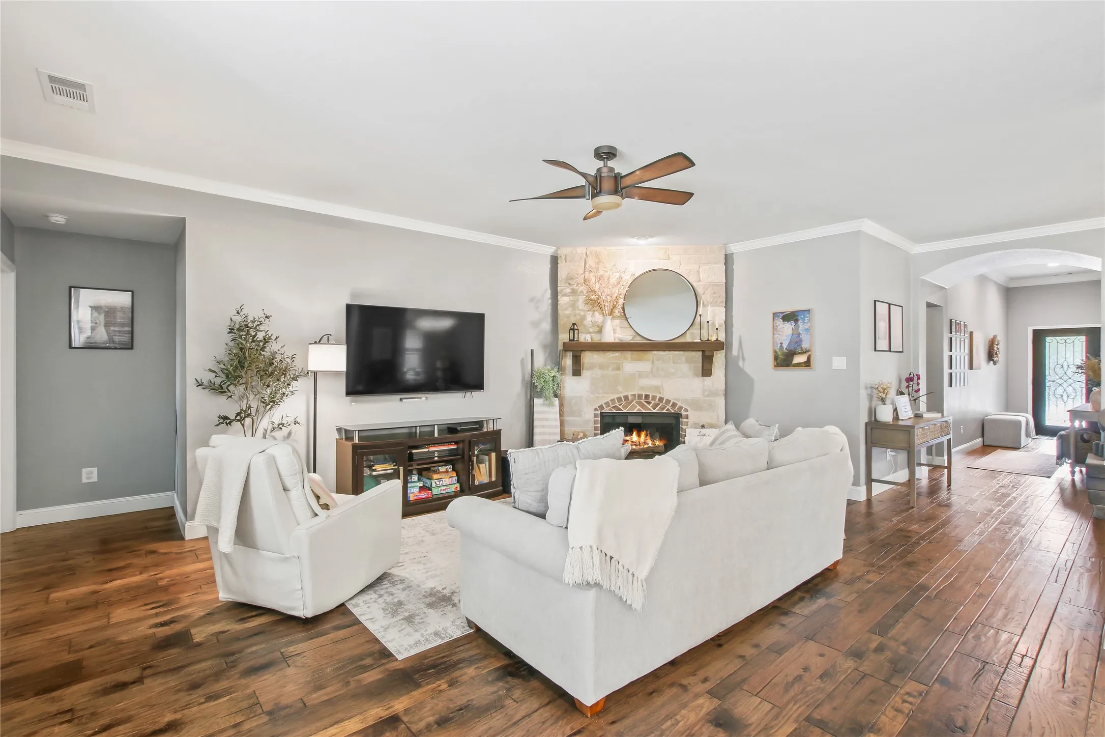 Single Family Residence For Rent in Denton County , 913 Freesia Drive, Little Elm, Texas 75068, 4 Bedroom, 3 Bathroom, 2 Garage spaces, 2,108 Sqft, built in 2015, mls#21392556, Real Estate Agent in Little Elm, Homes For Rent in Denton county, Homes For Rent in Little Elm, Realtor in Little Elm Texas, Real Estate Brokerage Independent Realty Texas, Luminita Cordes Realtor