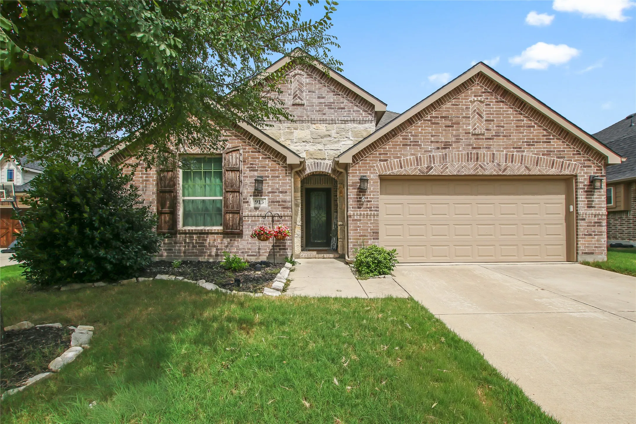 Single Family Residence For Rent in Denton County , 913 Freesia Drive, Little Elm, Texas 75068, 4 Bedroom, 3 Bathroom, 2 Garage spaces, 2,108 Sqft, built in 2015, mls#21392556, Real Estate Agent in Little Elm, Homes For Rent in Denton county, Homes For Rent in Little Elm, Realtor in Little Elm Texas, Real Estate Brokerage Independent Realty Texas, Luminita Cordes Realtor