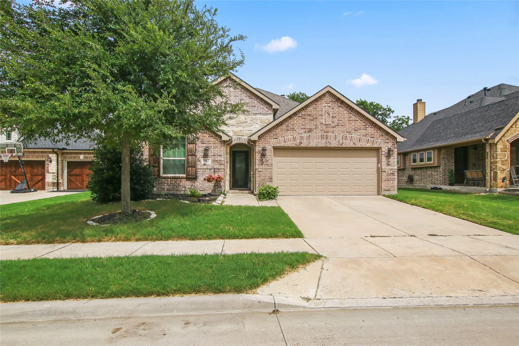 Single Family Residence For Rent in Denton County , 913 Freesia Drive, Little Elm, Texas 75068, 4 Bedroom, 3 Bathroom, 2 Garage spaces, 2,108 Sqft, built in 2015, mls#21392556, Real Estate Agent in Little Elm, Homes For Rent in Denton county, Homes For Rent in Little Elm, Realtor in Little Elm Texas, Real Estate Brokerage Independent Realty Texas, Luminita Cordes Realtor